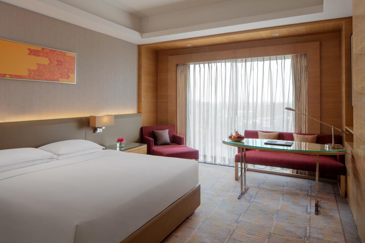 King Room with Bathtub & 15% Disc on F&B