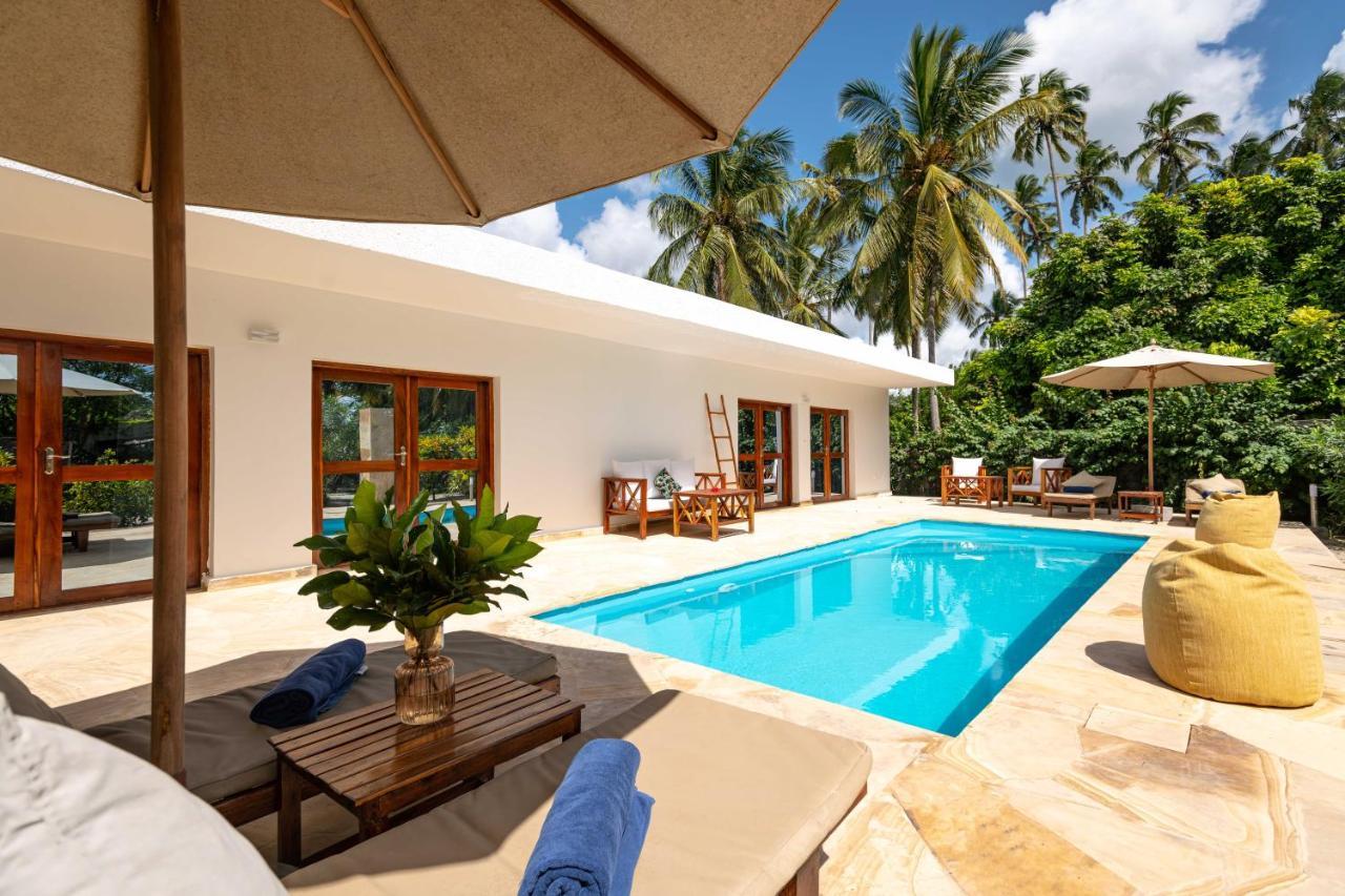 Villa Shared Pool,1267771225:JPEG