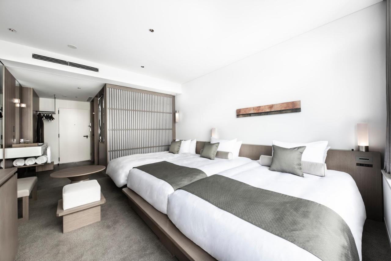 Superior Twin Room with Extra Bed and Lounge Access - Non-Smoking