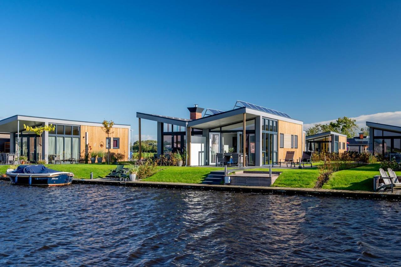 Bungalow - Water Front