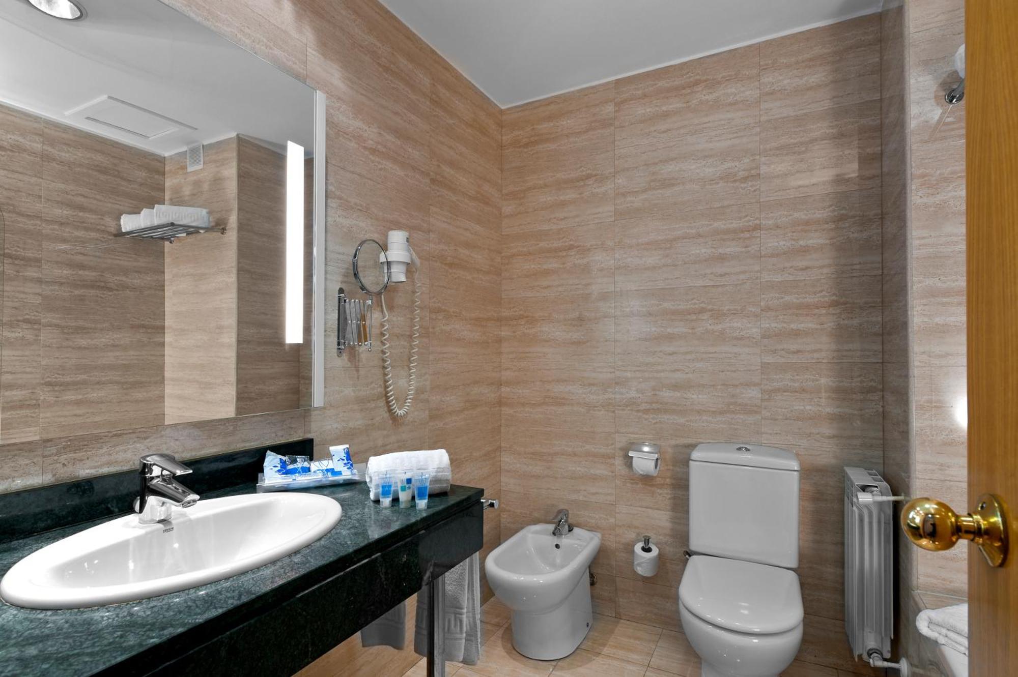 Double or Twin Room,1273112041:JPEG