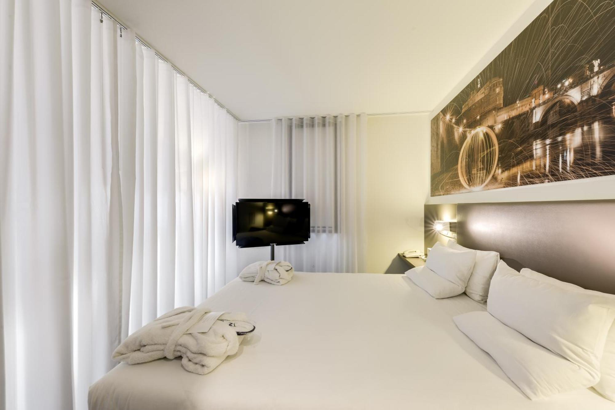 Executive Suite One Double Bed One Sofa Bed,1273809304:JPEG