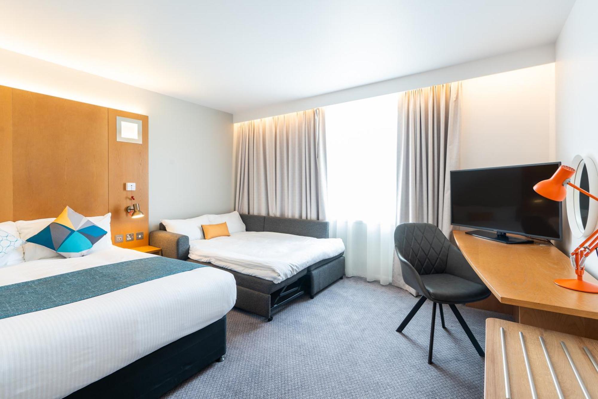 Standard Queen Room with Single Sofa Bed