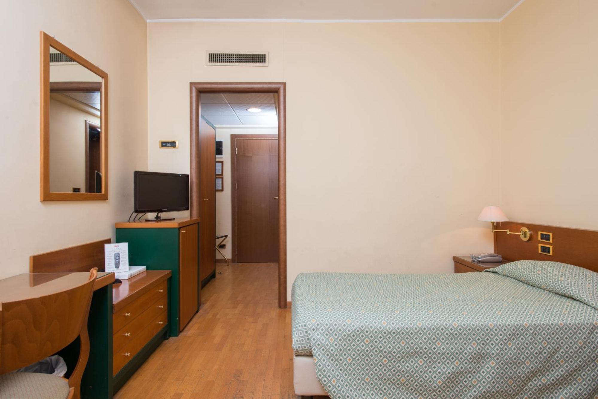 Standard Double or Twin Room,1274670634:JPEG
