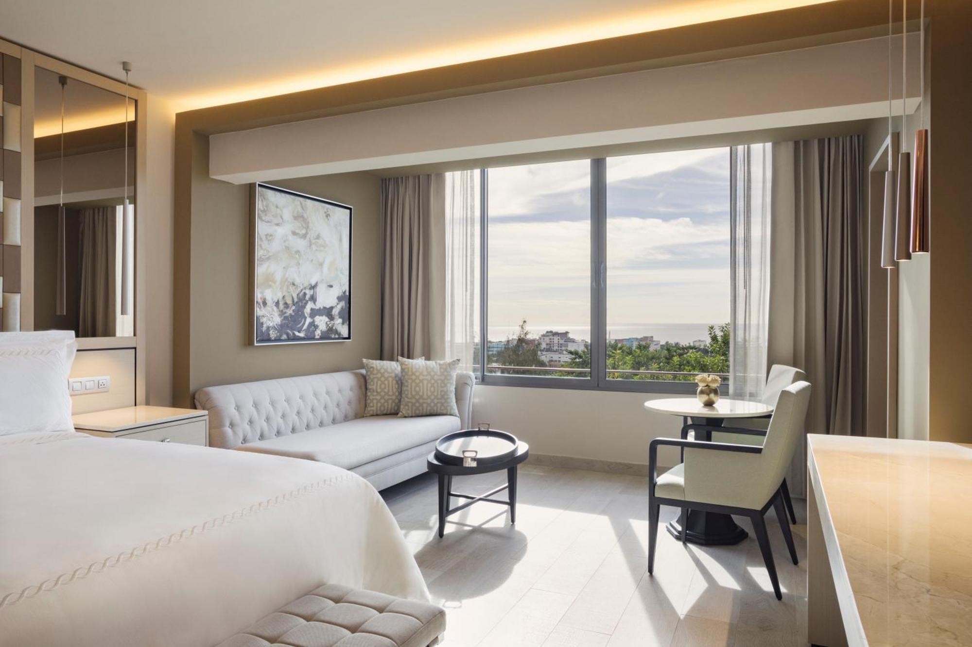 Royal Executive Junior Suite