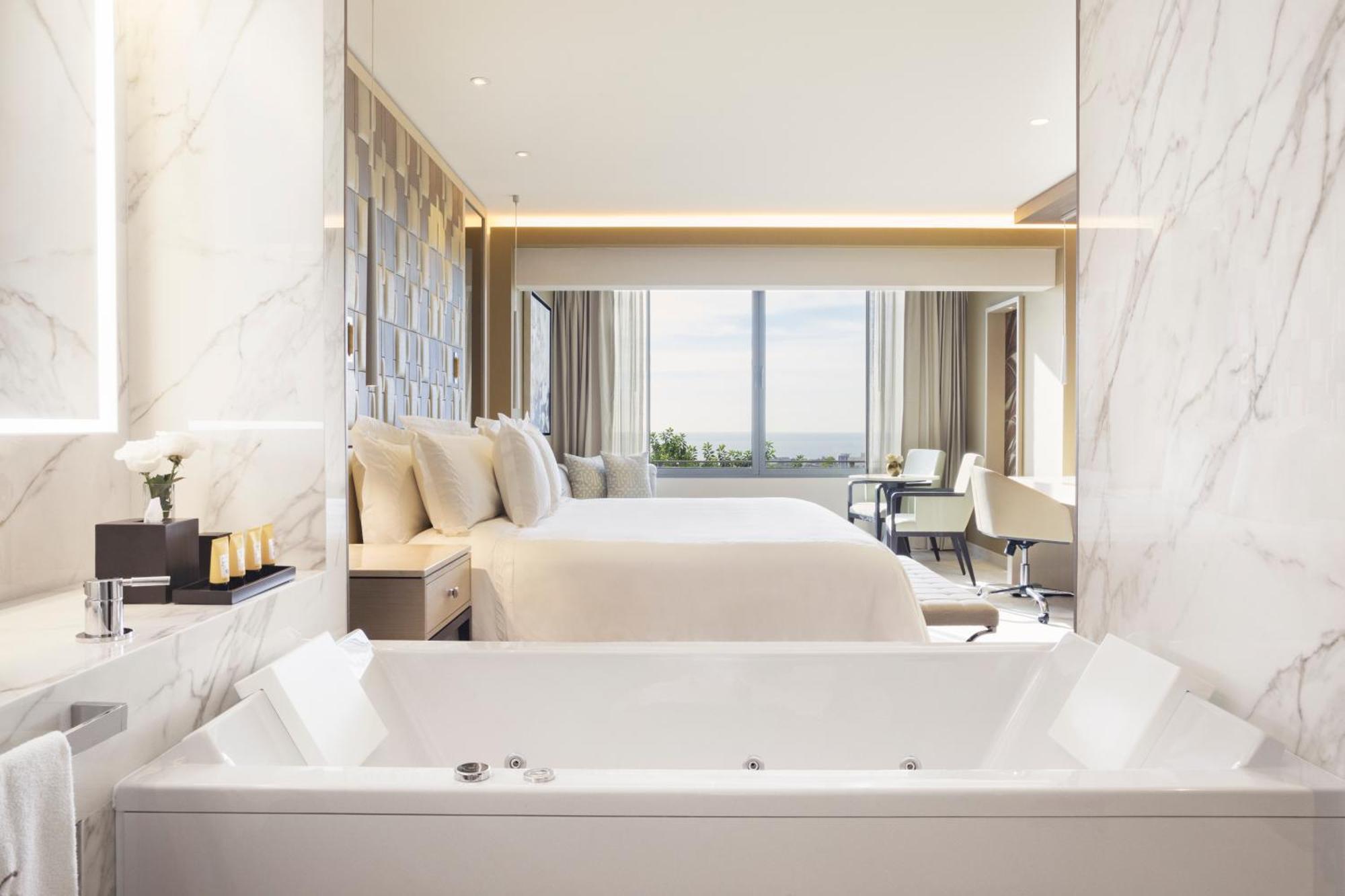 Suite Pool View