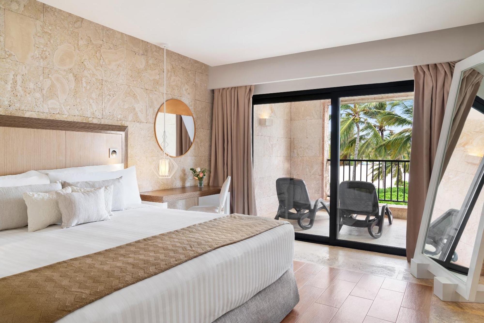 Castle Junior Suite 1 King Ocean view Balcony