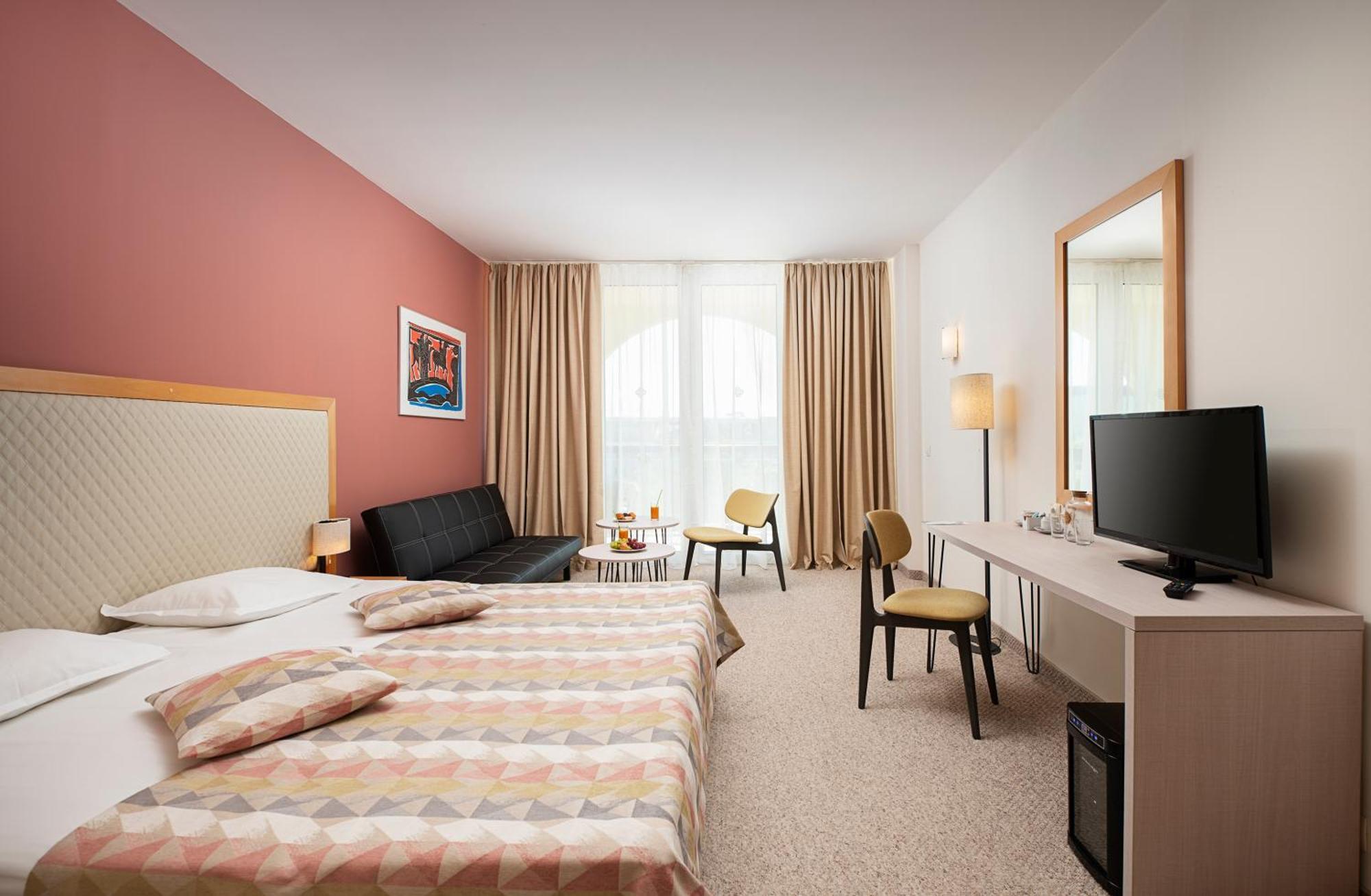 Quarto Twin com Vista Piscina
