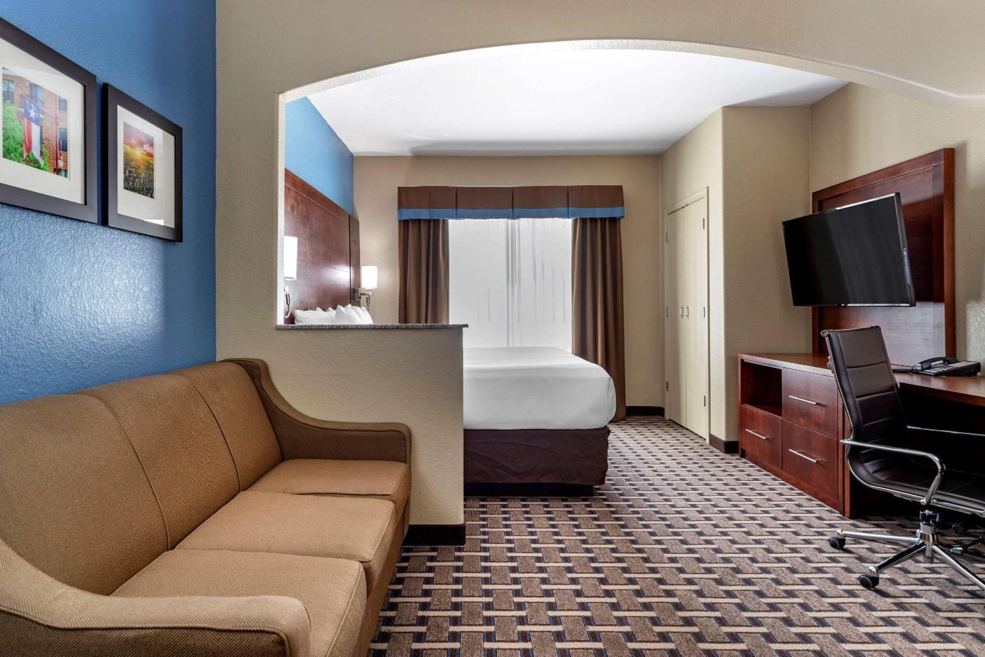 King Suite - Accessible/Non-Smoking
