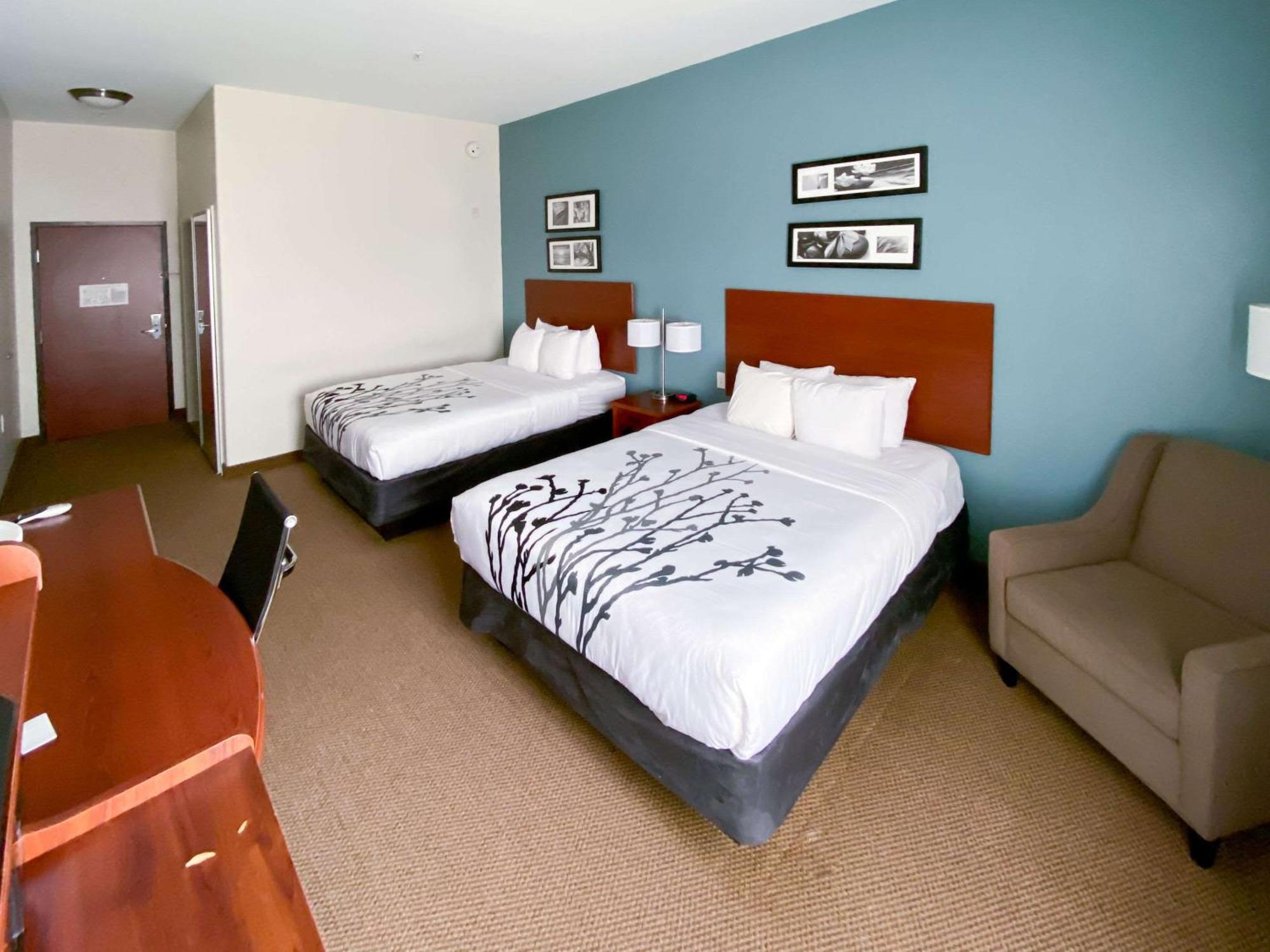Deluxe Queen Room with Two Queen Beds