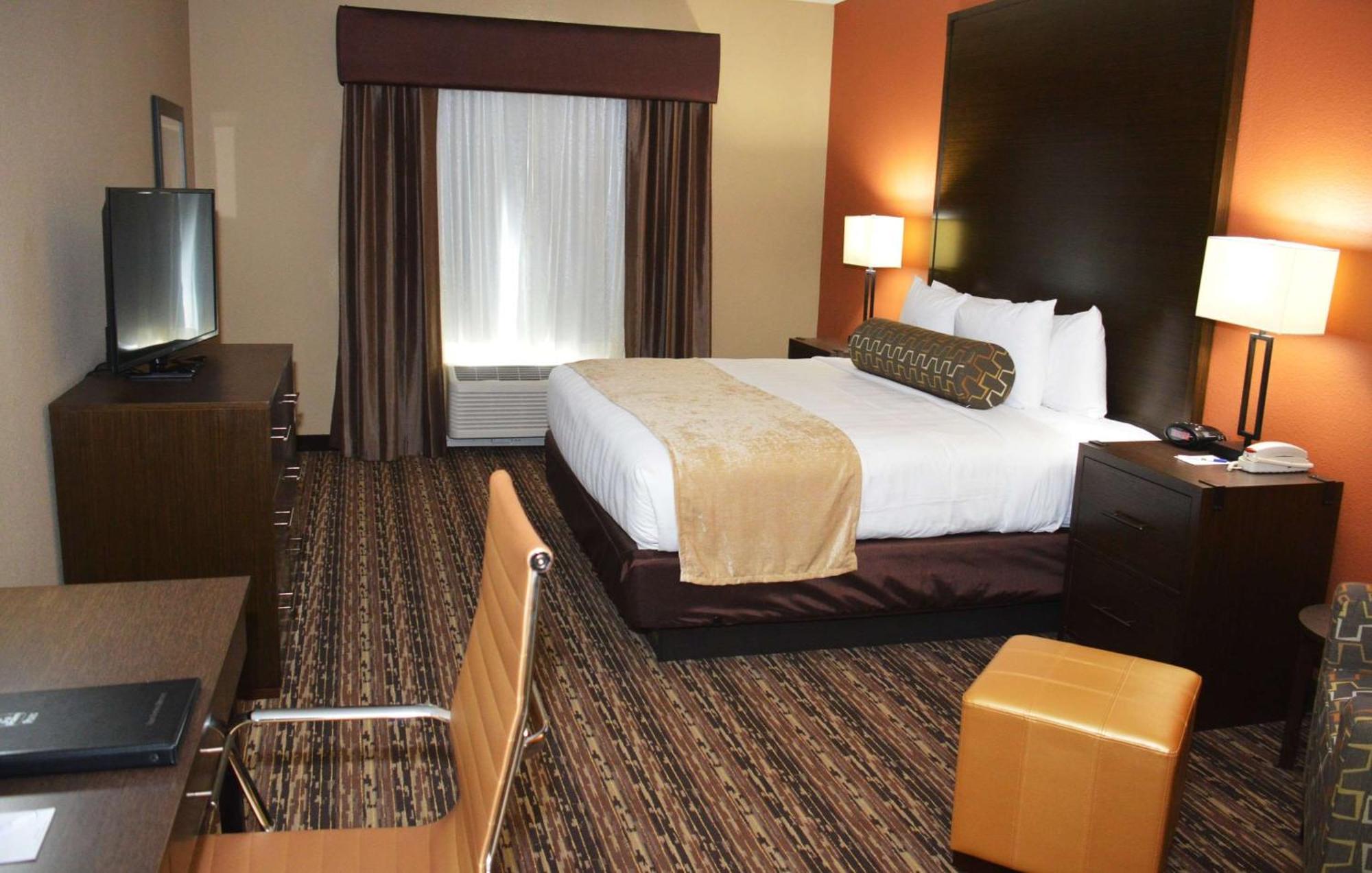 King Room with Bath Tub - Mobility Accessible/Non-Smoking