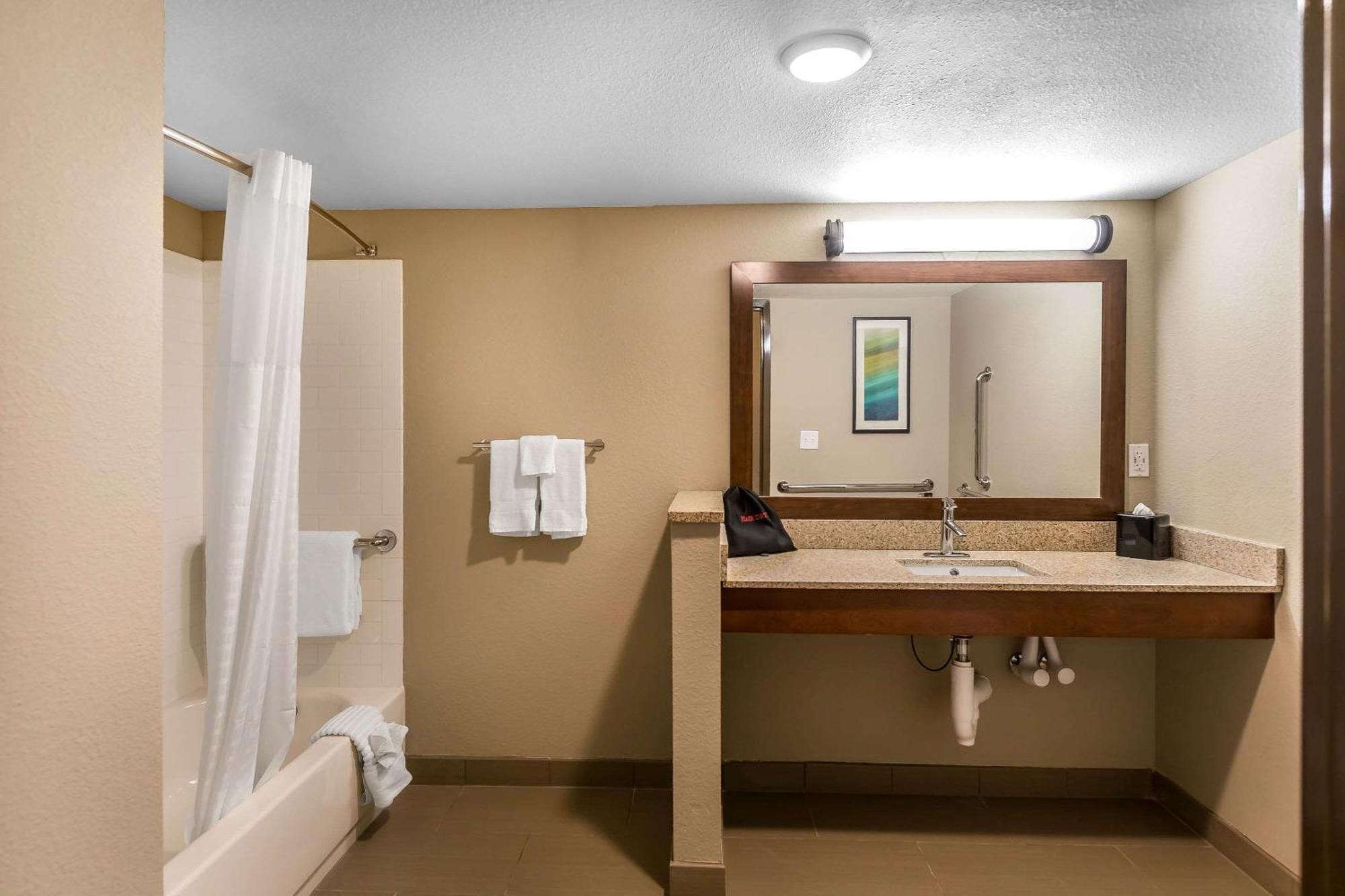 Queen Room 2 Queen Beds River View Non-Smoking