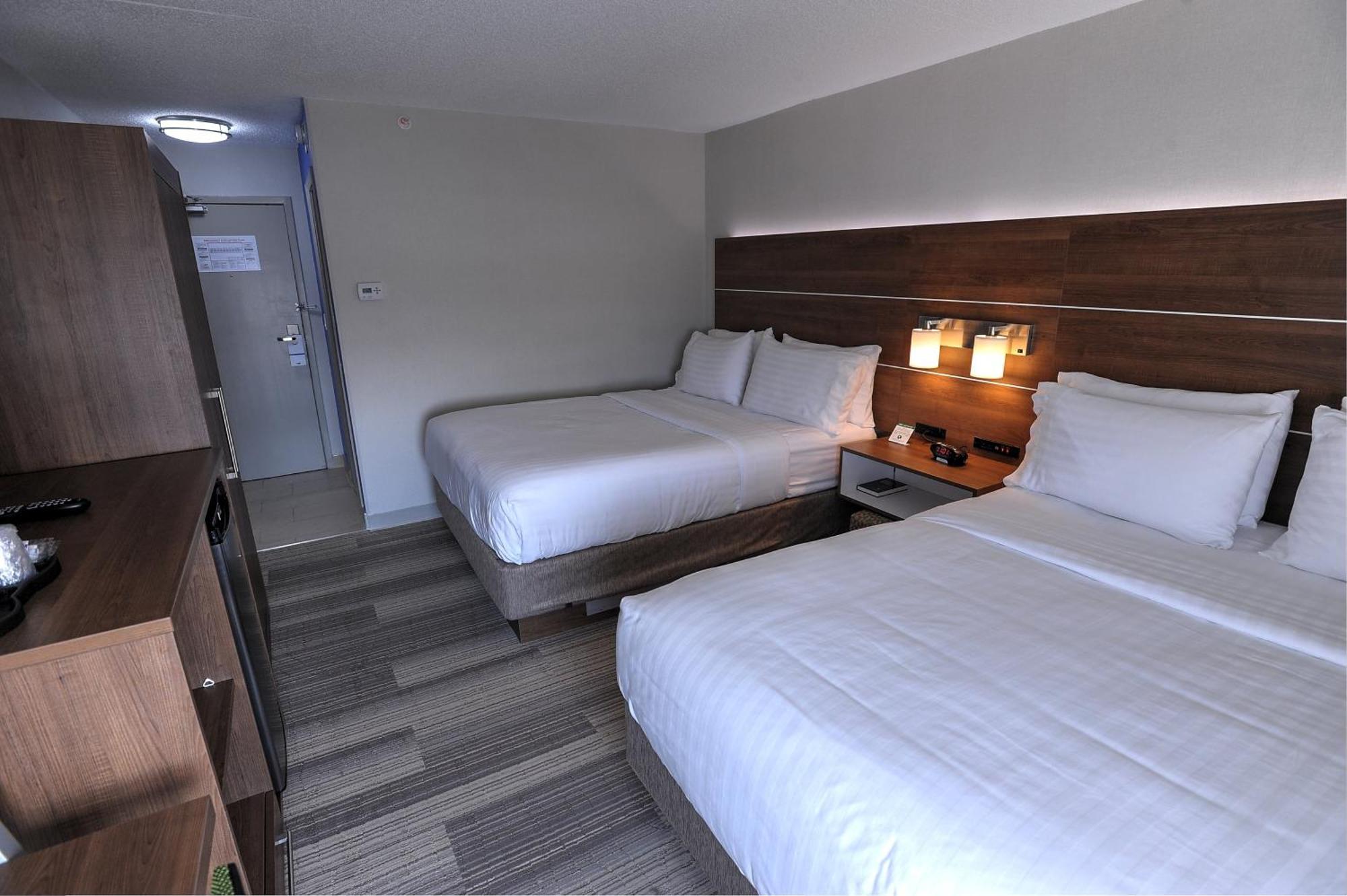 Standard Room Two Queen Beds,1440132136:JPEG