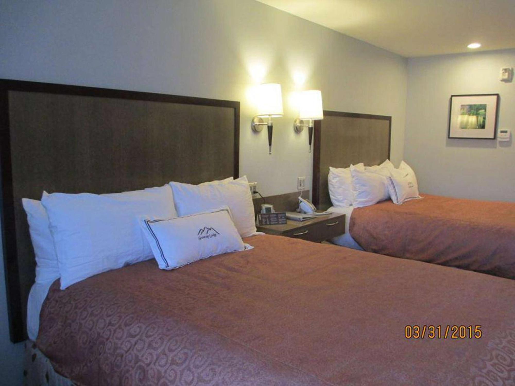 Deluxe Double Queen Room Non-Smoking