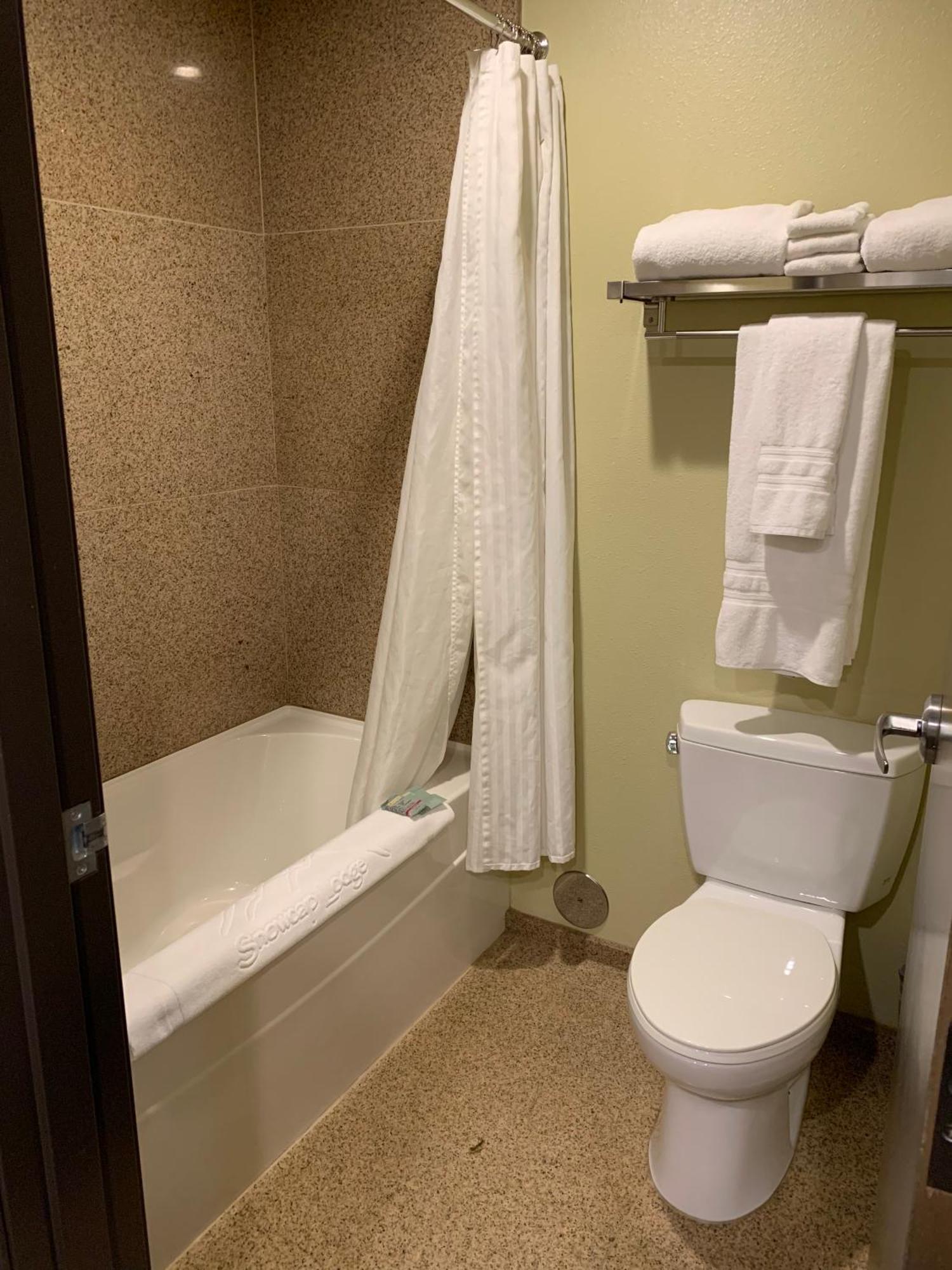 Deluxe Double Queen Room Non-Smoking