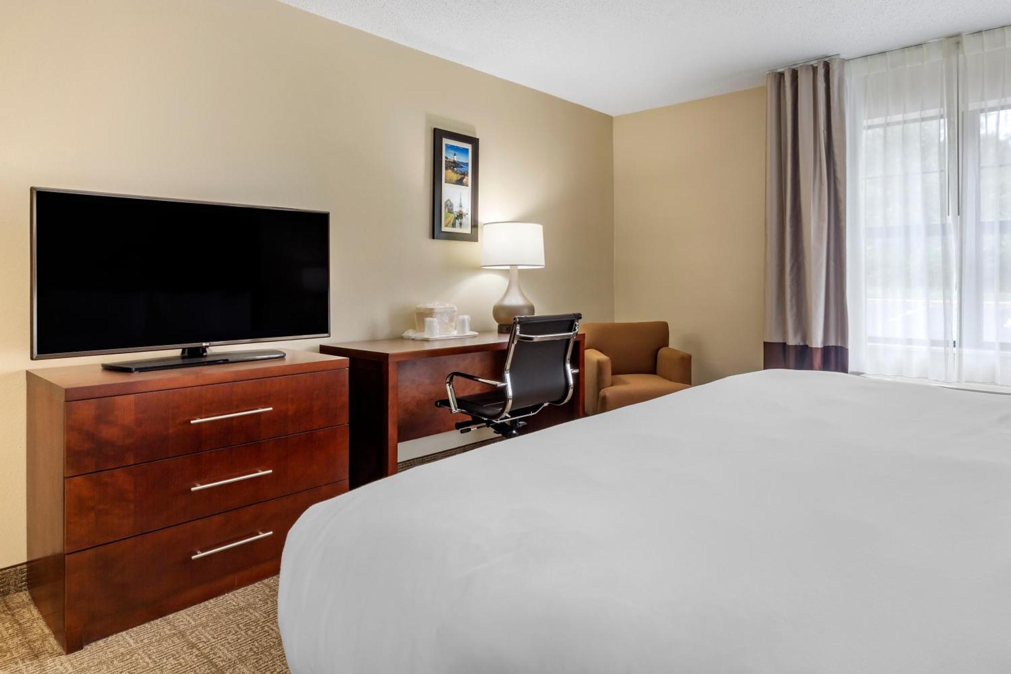 Queen Room - Accessible/Non-Smoking