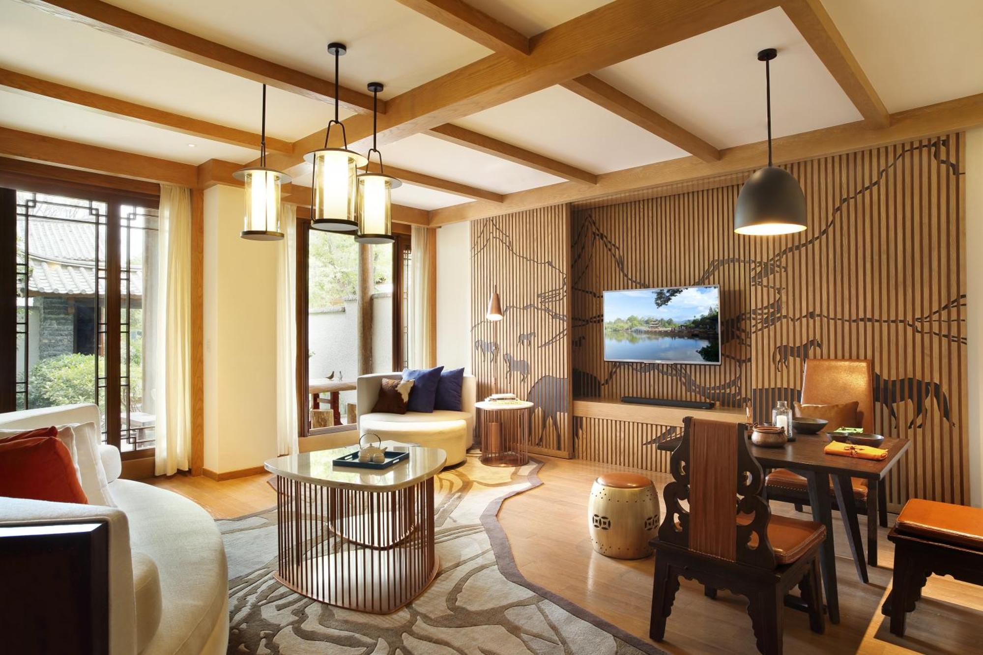1 King Villa with Living Dining Areas