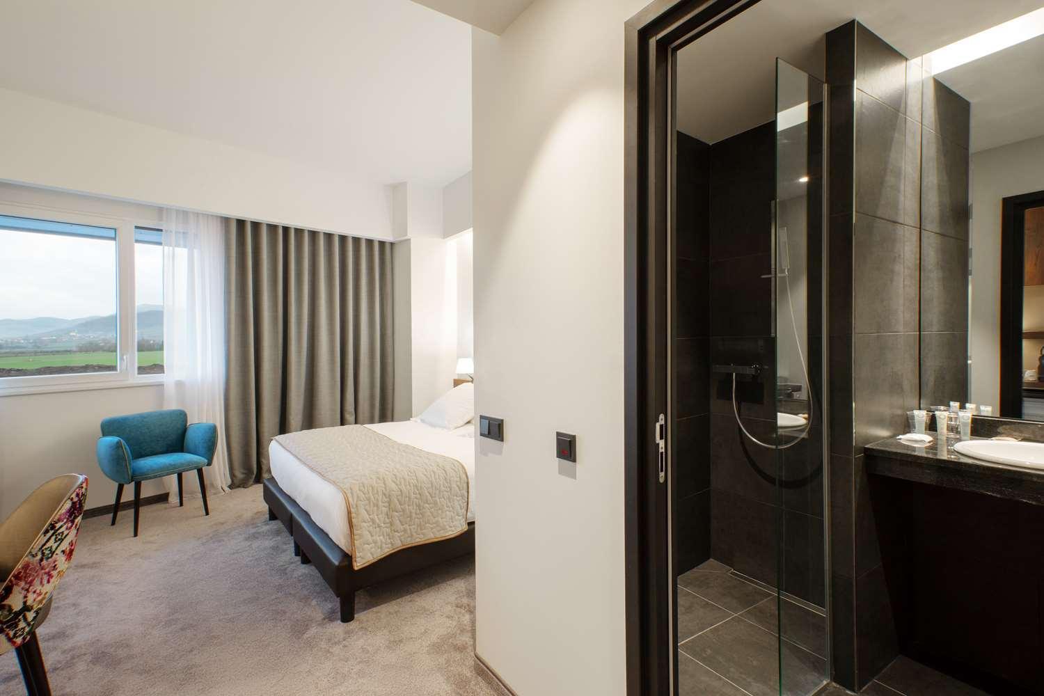Executive King Room King Bed Vineyard Castle View