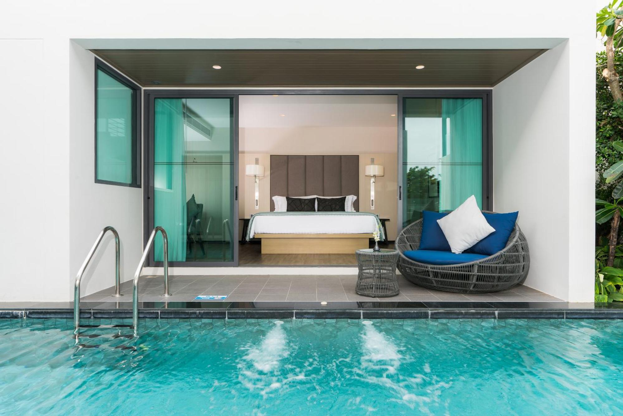 Premier Pool Access Room,1548194431:JPEG