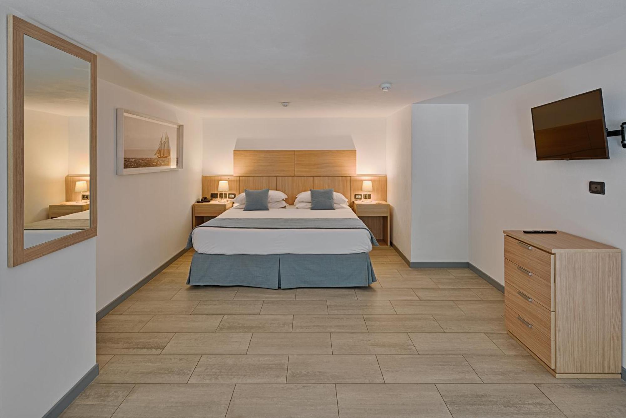 Superior Double or Twin Room,1279934728:JPEG