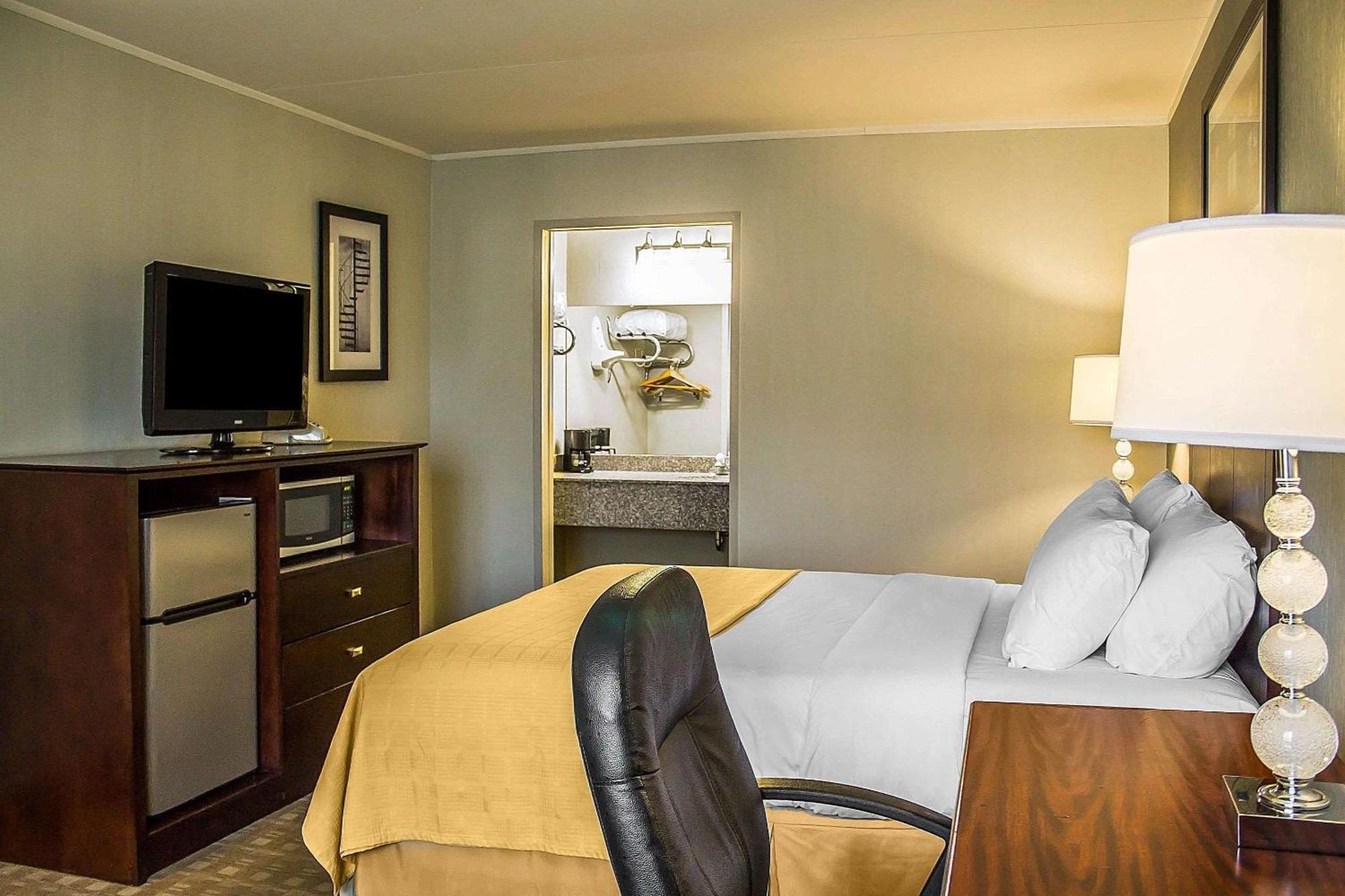 Queen Room - Accessible/Nonsmoking