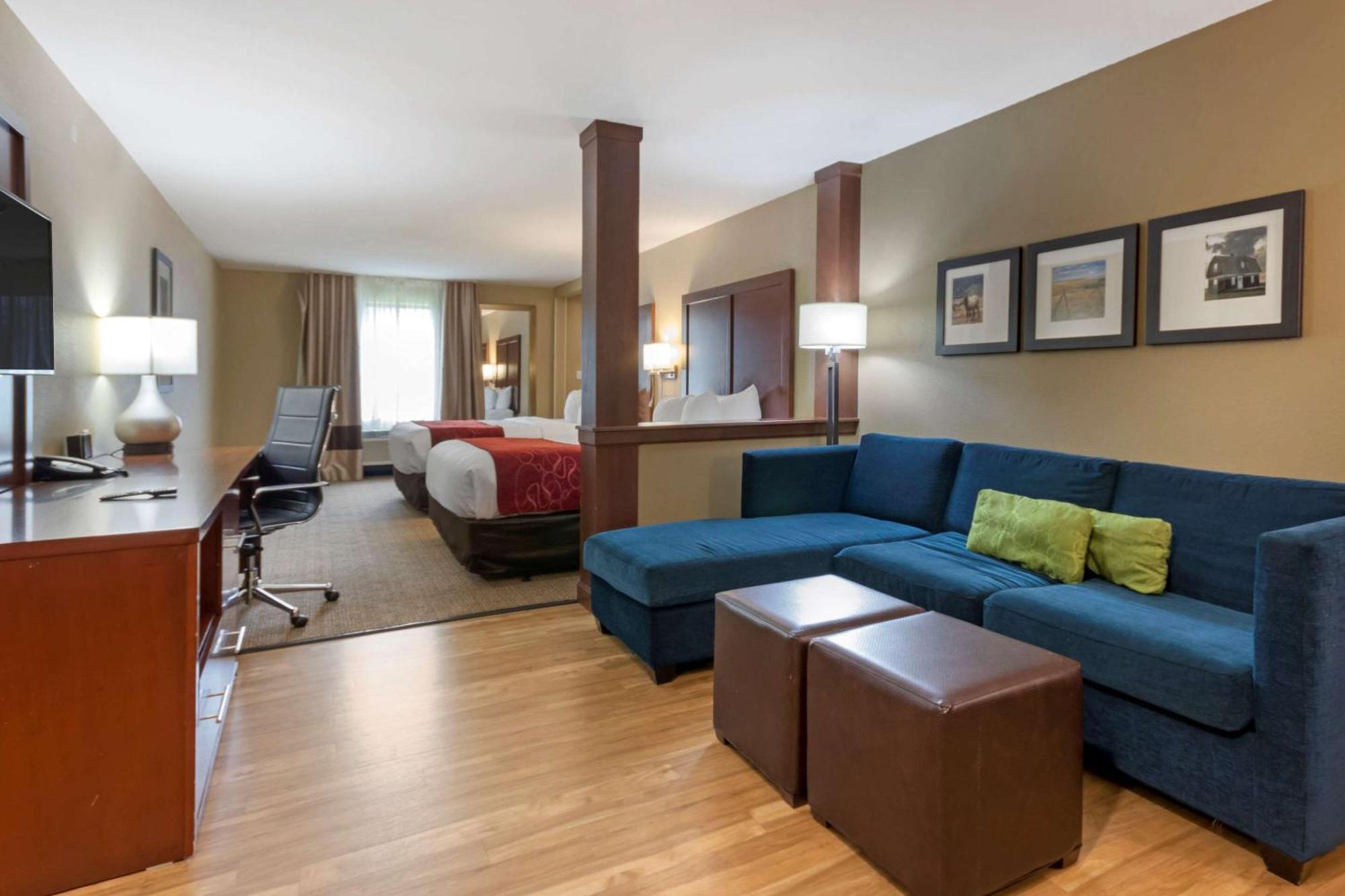 Queen Suite Two Queen Beds Sofa Bed