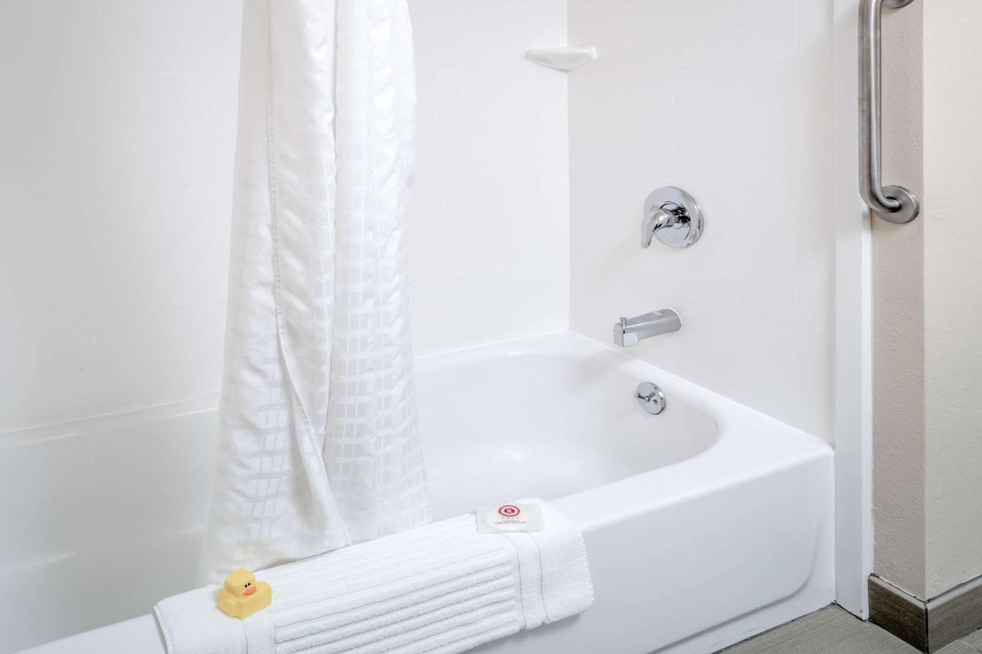 Double Room with Two Double Beds - Non-Smoking
