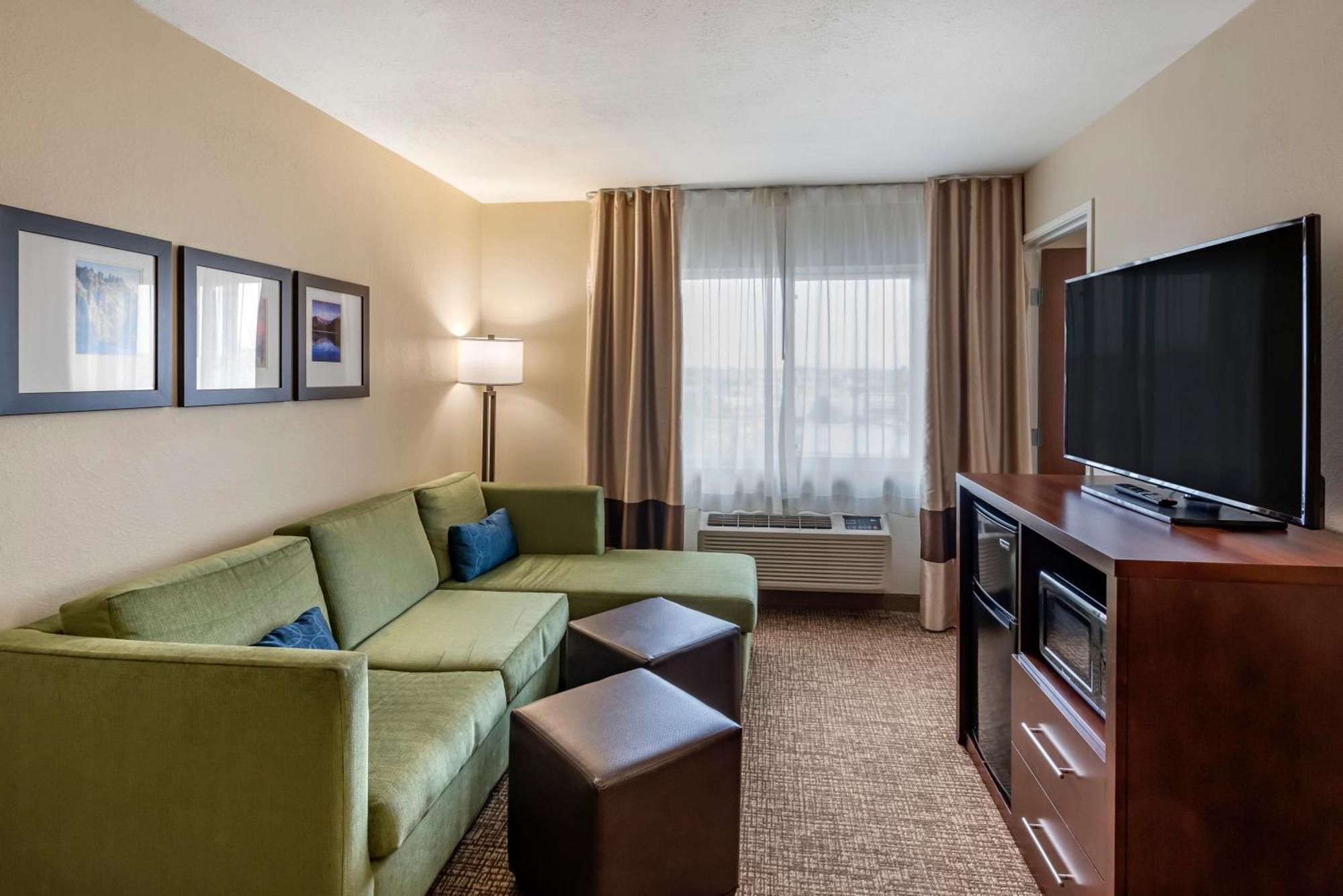 King Suite - Accessible/Non-Smoking