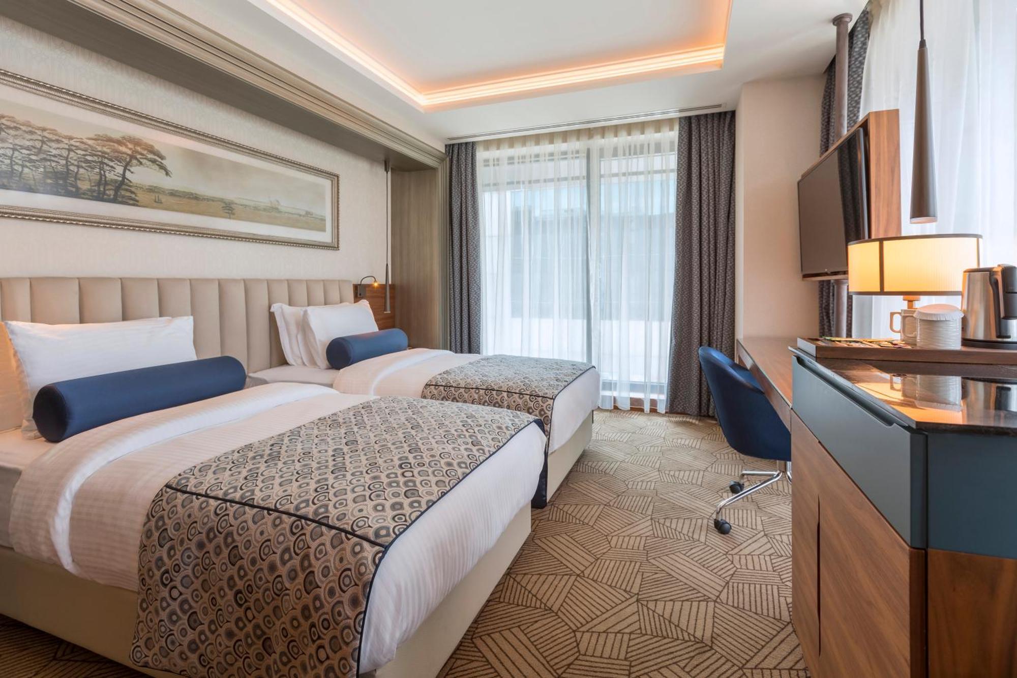 Superior Room - 2 Single Beds City View 25Sqm Free Wifi Shower