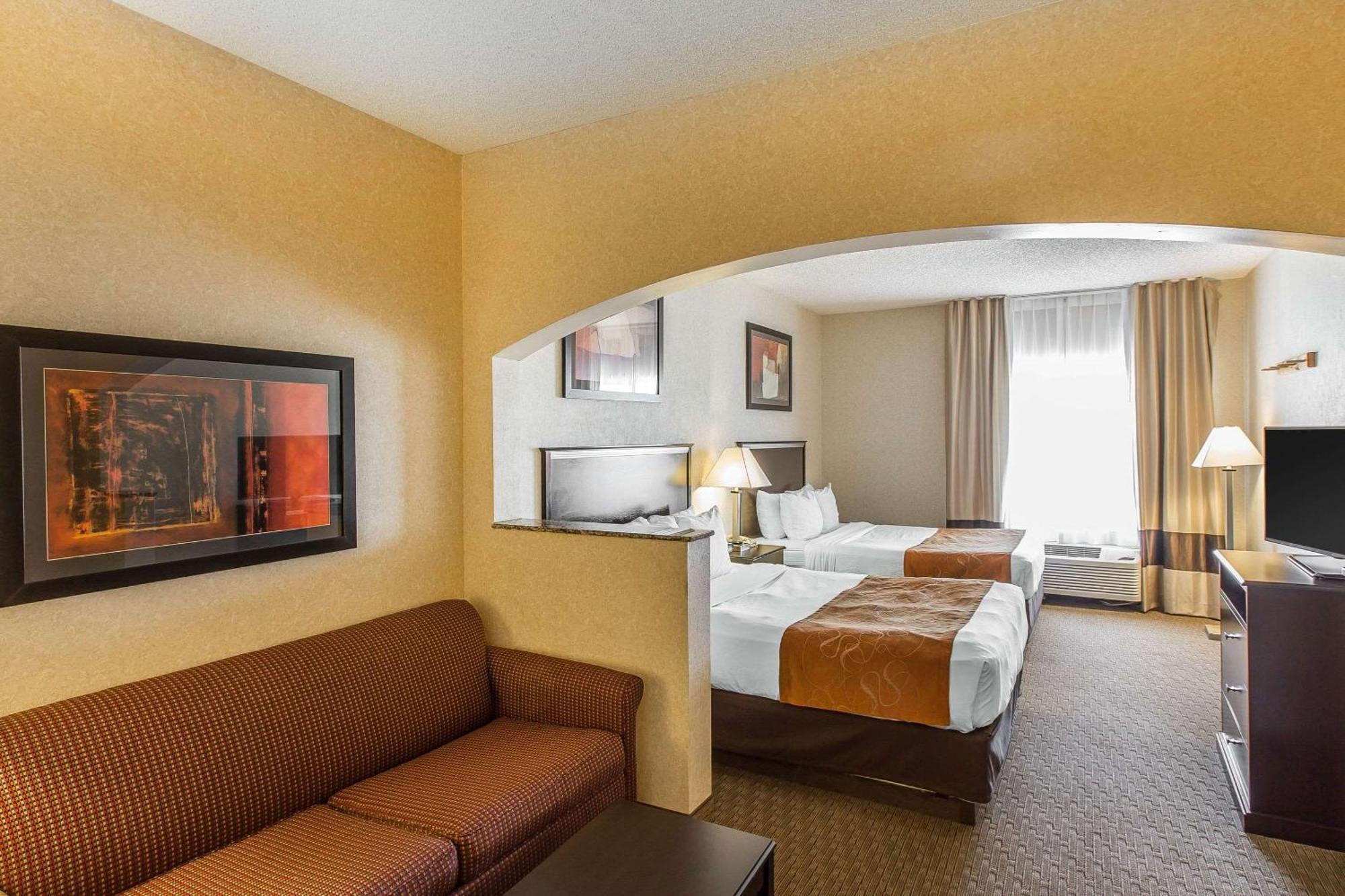 Queen Suite with Two Queen Beds - Accessible/Non-Smoking