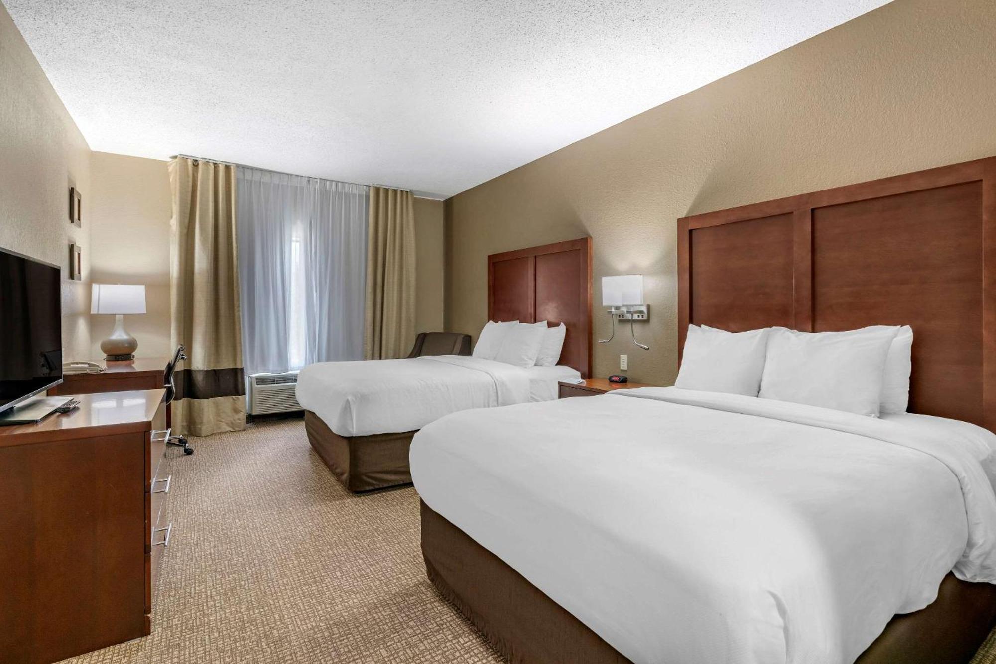 Standard Queen Room Two Queen Beds