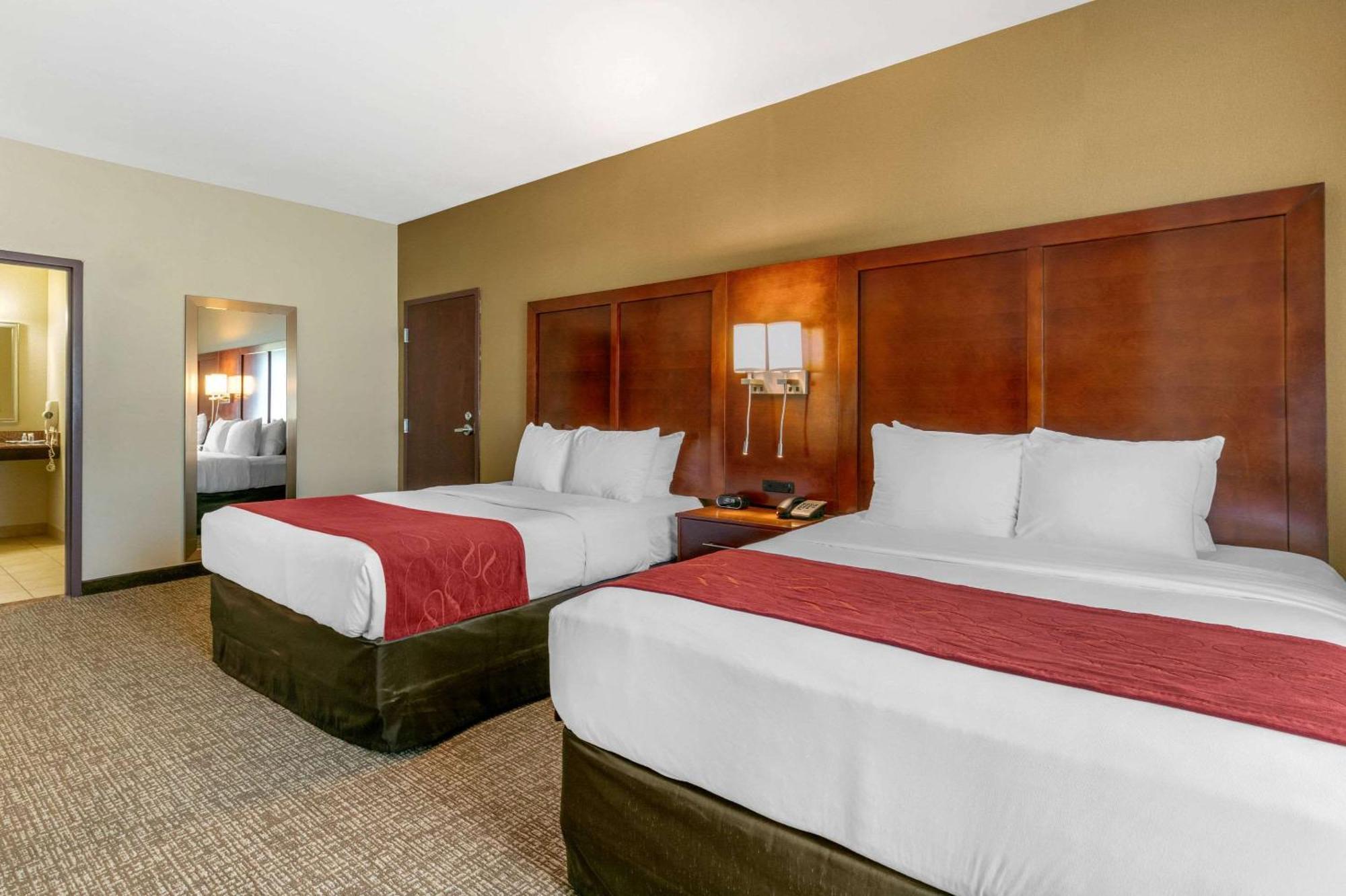 Queen Suite with Two Queen Beds and Accessible Tub - Accessible/Non-Smoking