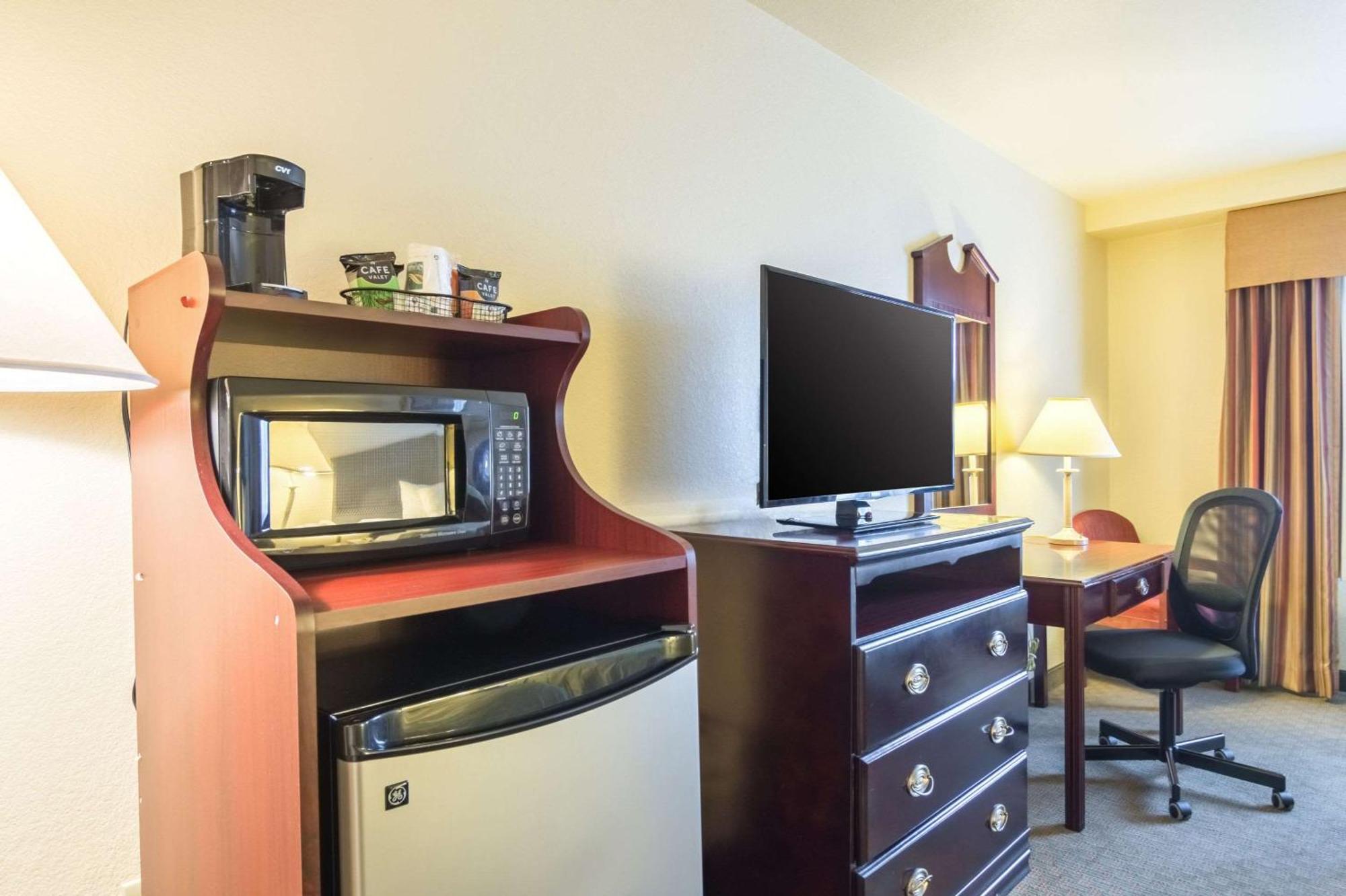 King Room - Accessible/Non-Smoking