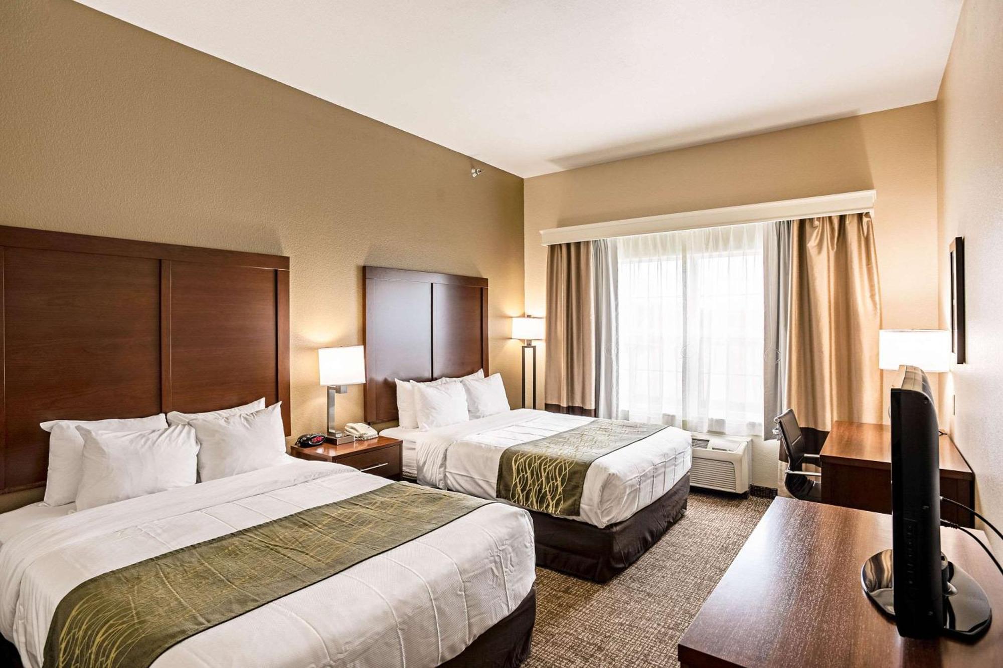 Queen Room with Two Queen Beds and Tub - Accessible/Non-Smoking