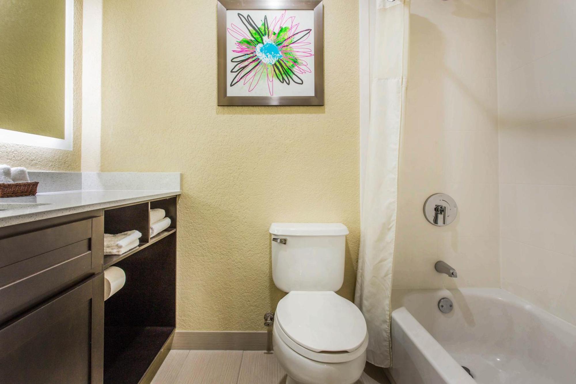 Queen Studio Suite Kitchen