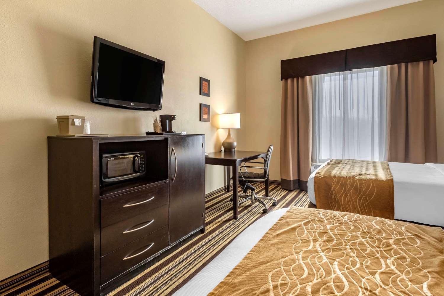 Queen Suite with Two Queen Beds - Non-Smoking