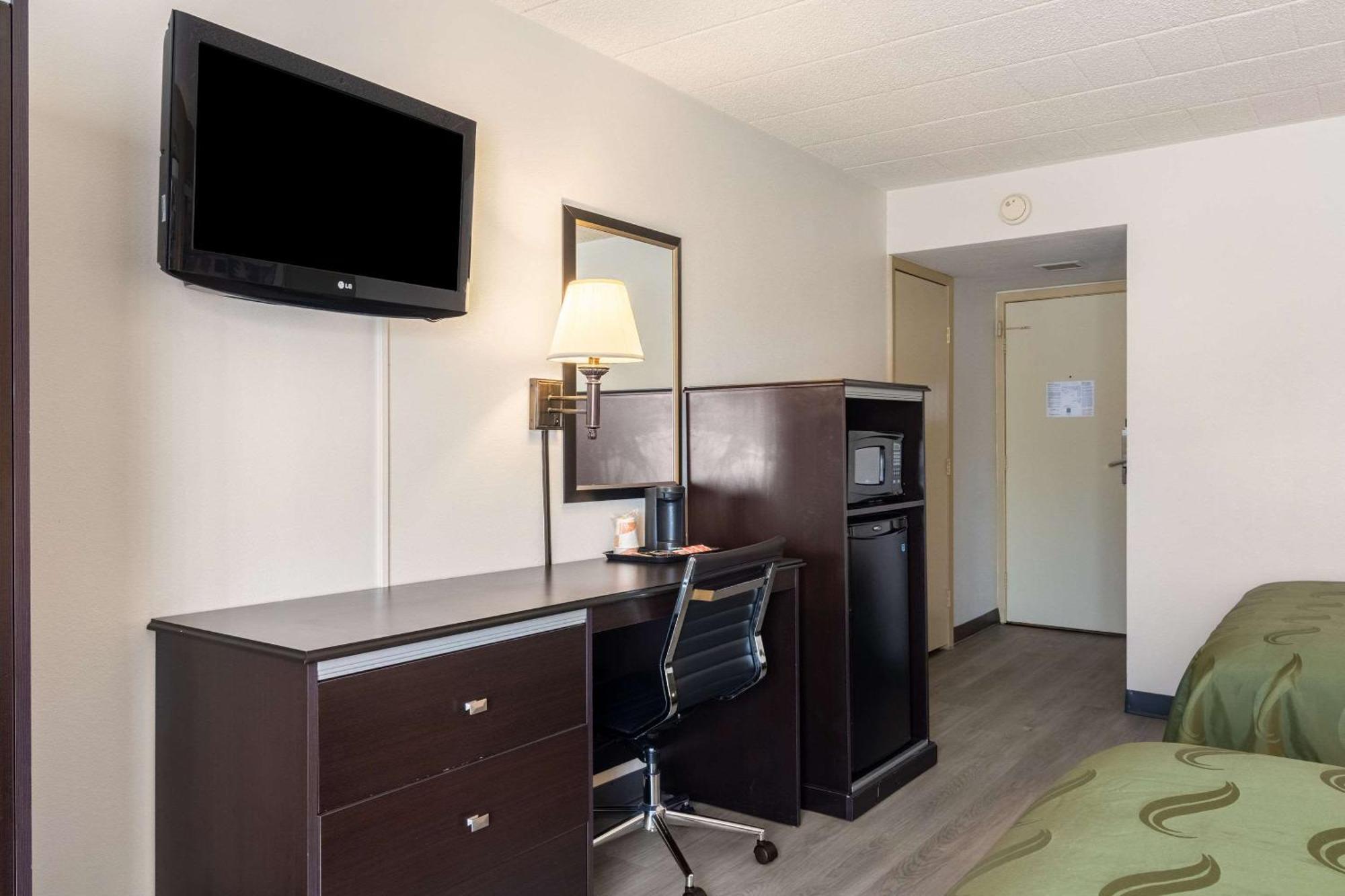 Deluxe Queen Room with Two Queen Beds - Non-Smoking