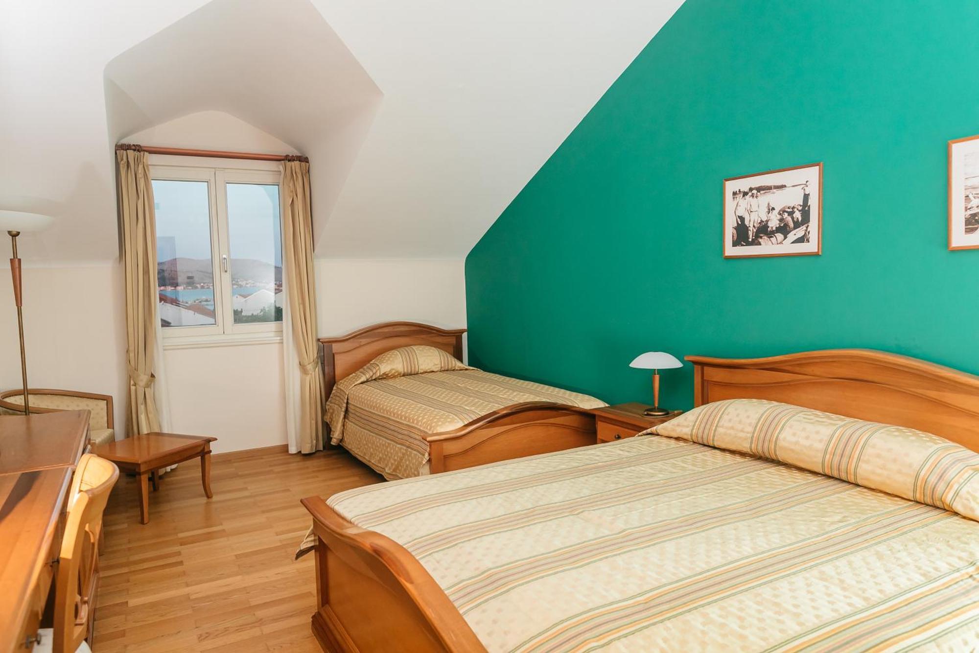 Triple Room with Sea View