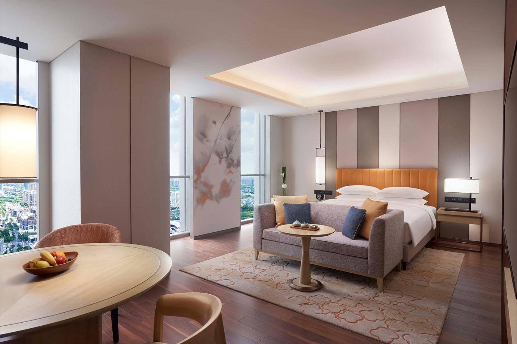 Deluxe Queen Room