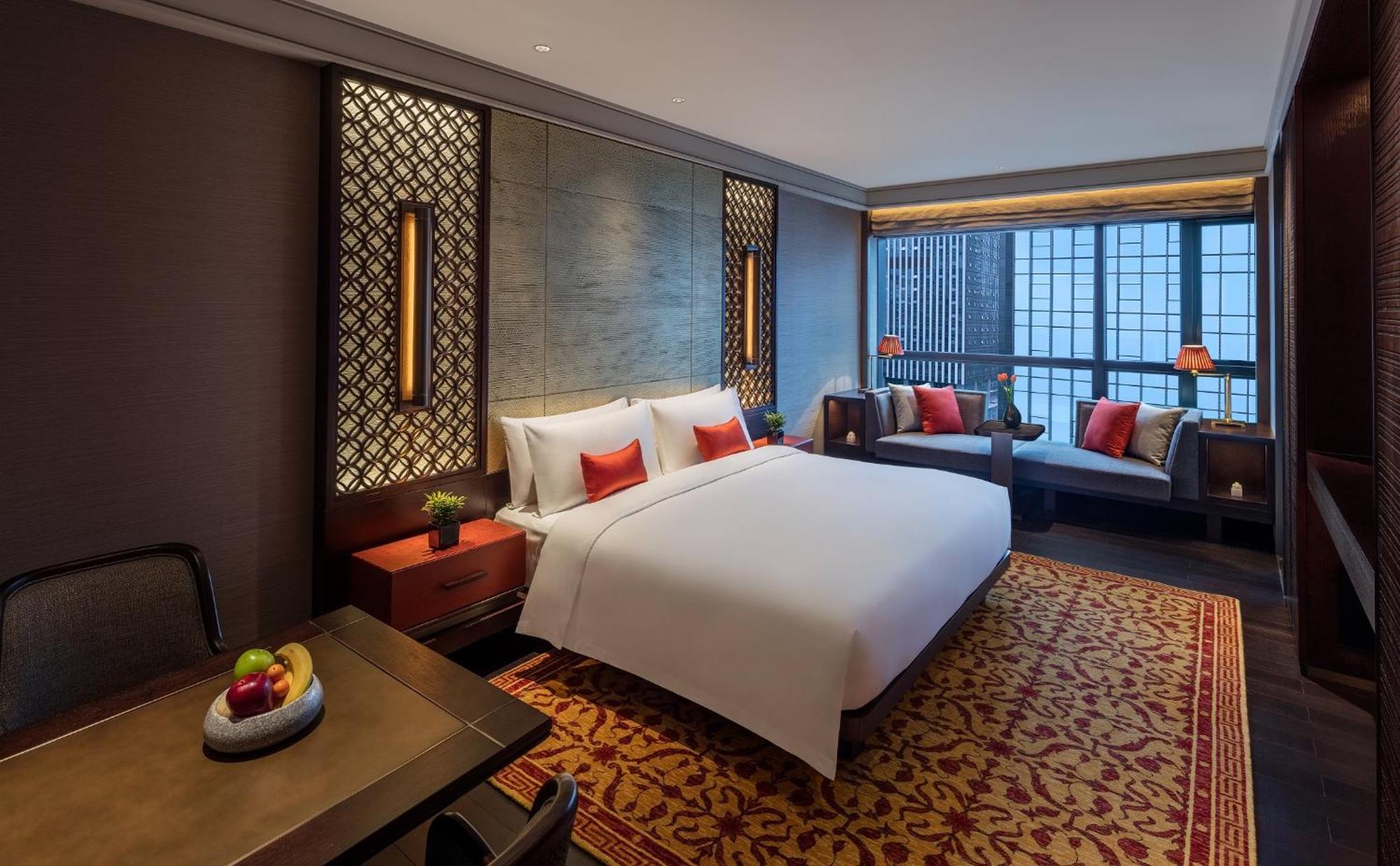 Classic King Room with City View - Smoking