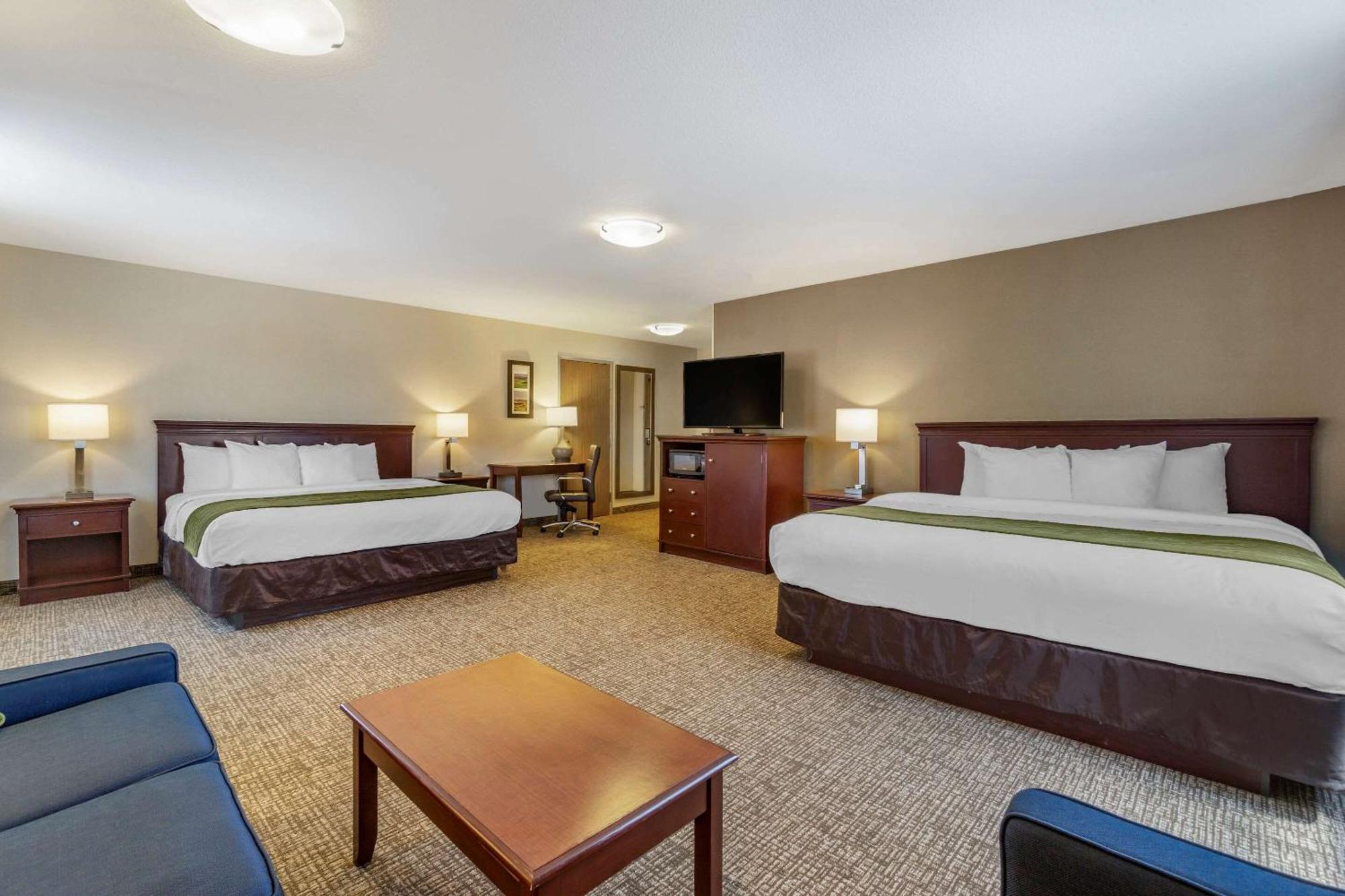 King Suite with Two King Beds - Non-Smoking