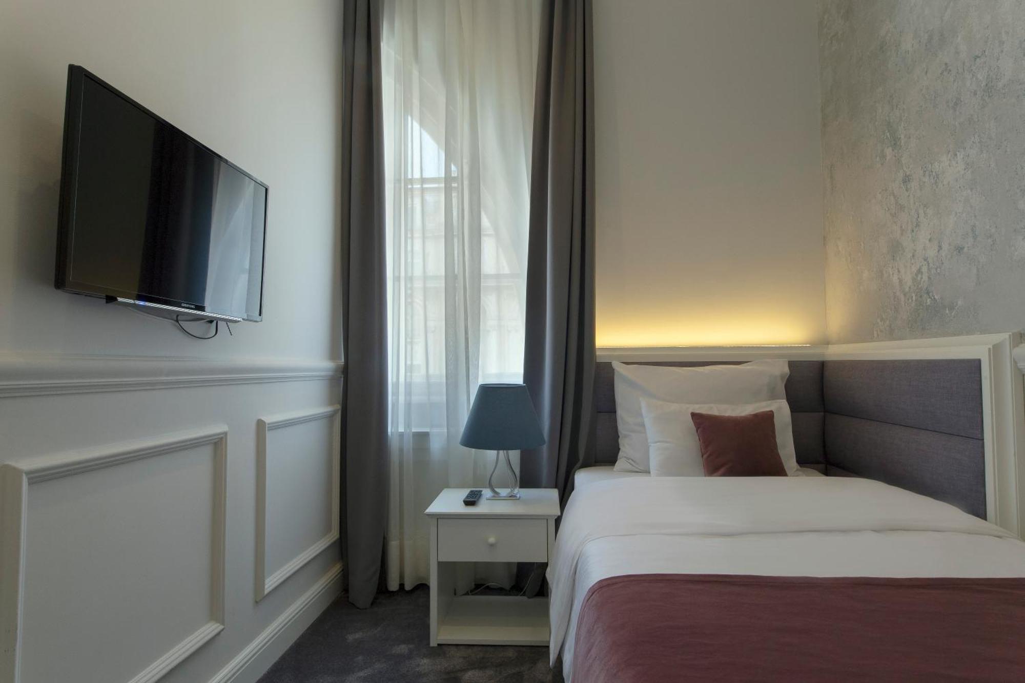 Standard Single Room,784540272:JPEG