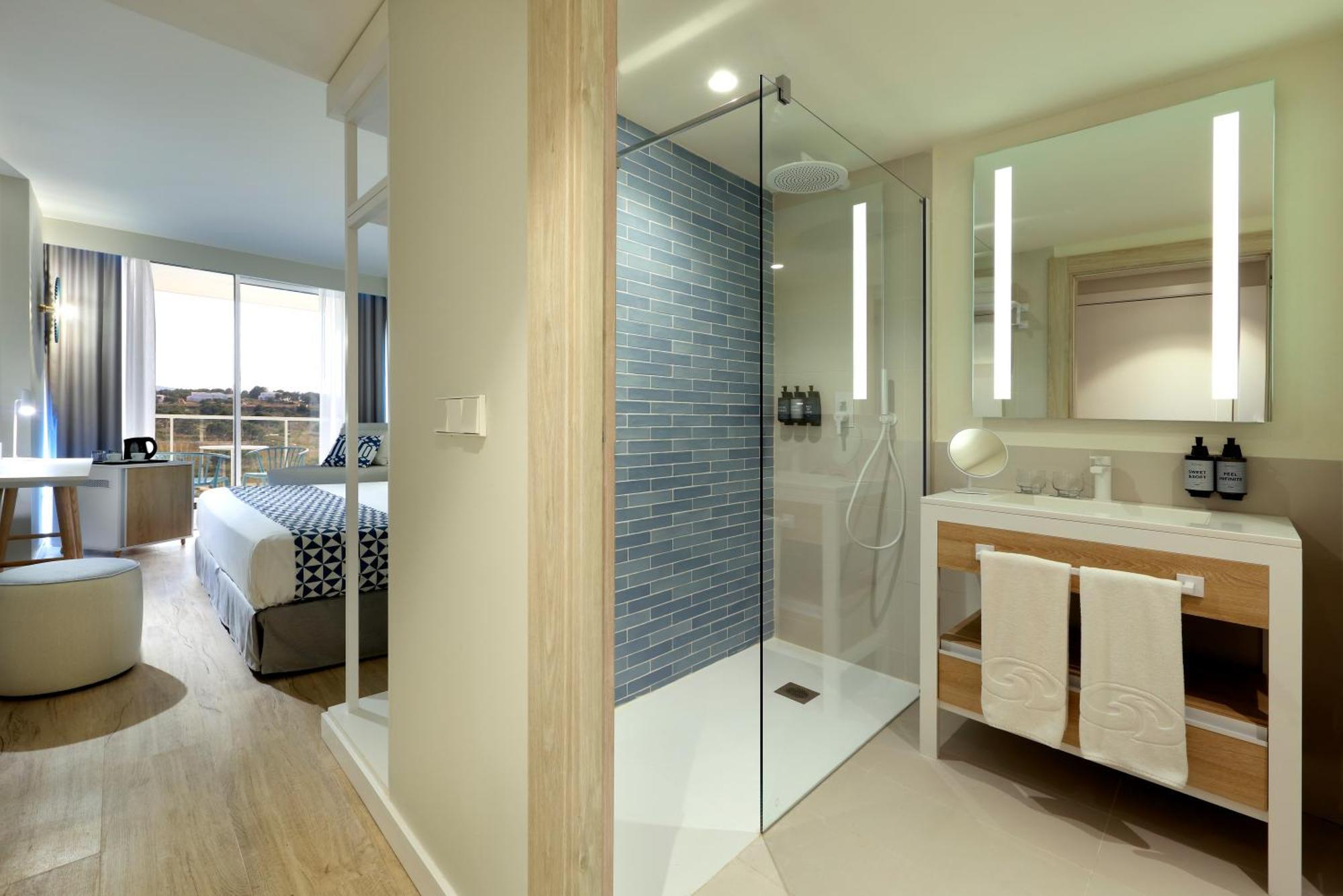 Alojamiento Deluxe con vistas a la piscina