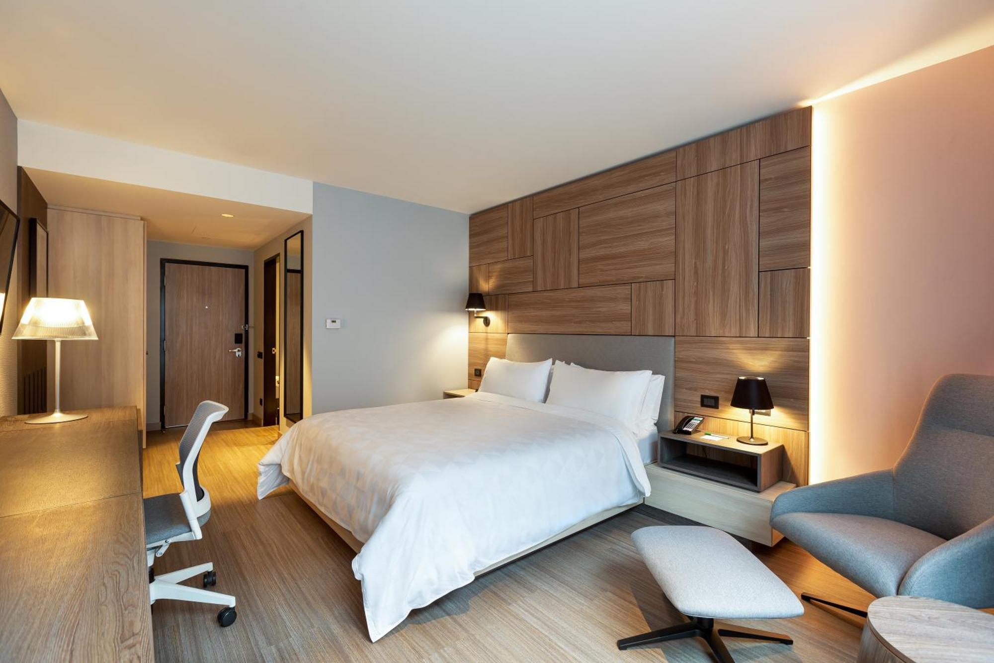 Standard King Room