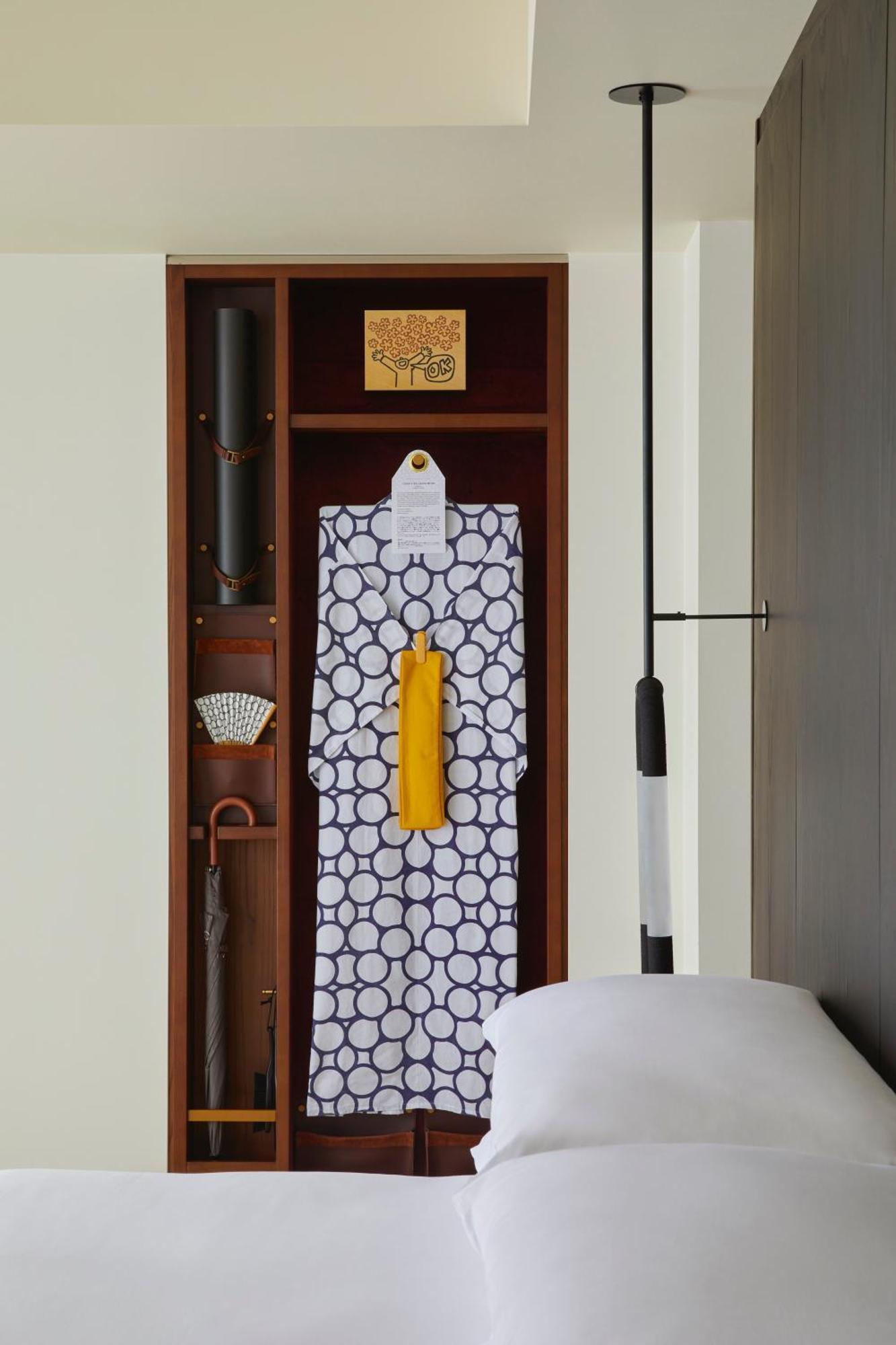 Essential Twin Room Walk Shower