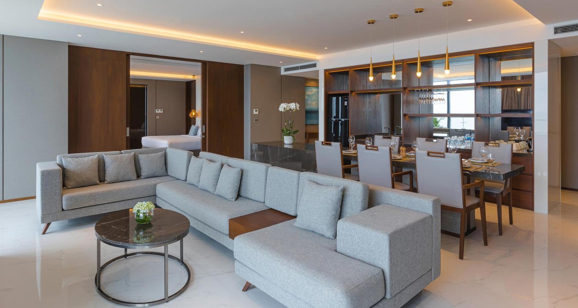 Executive City Suite with Balcony and Jacuzzi Bathtub