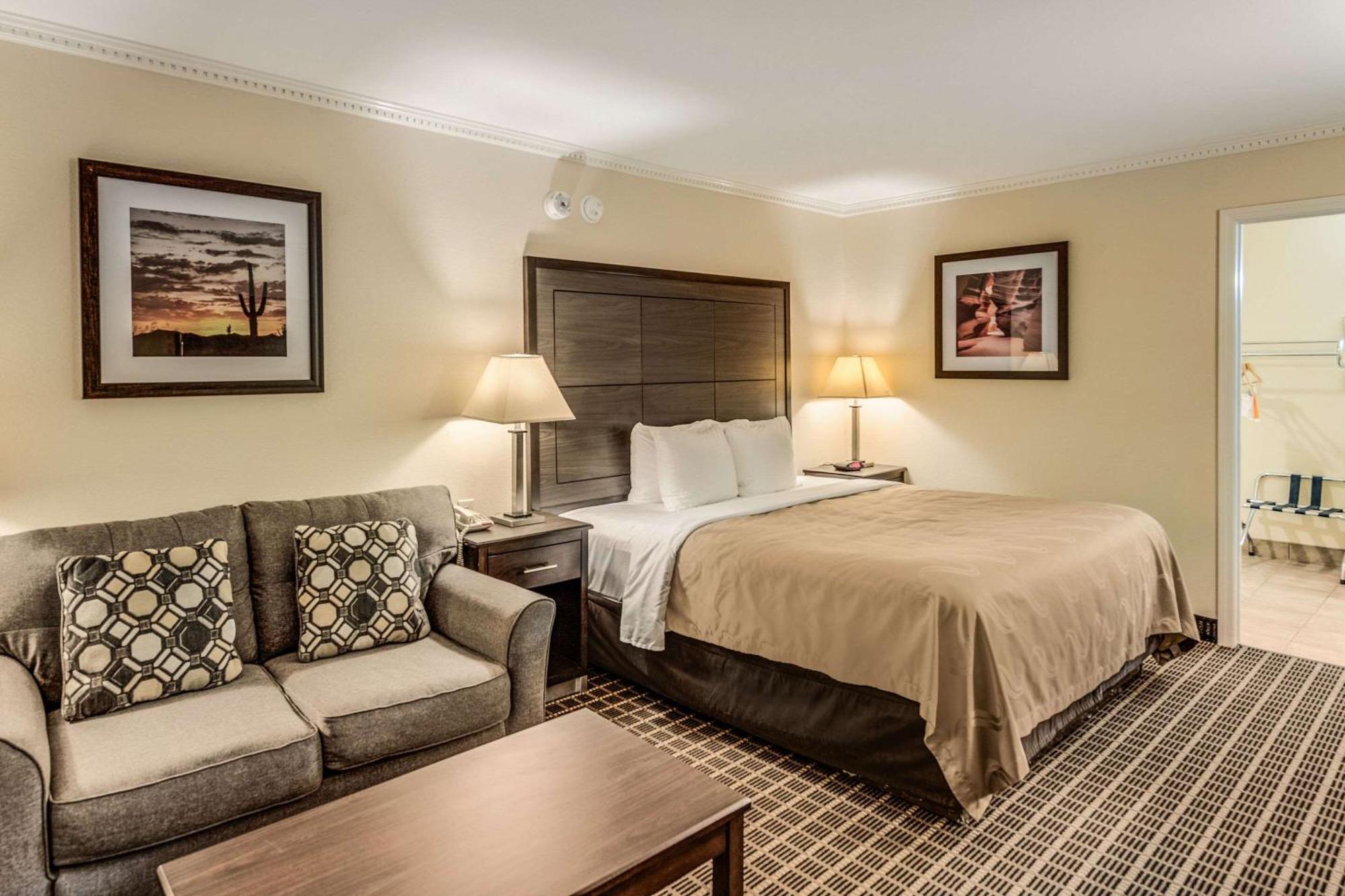 King Room with Roll-In Shower - Accessible/Non Smoking