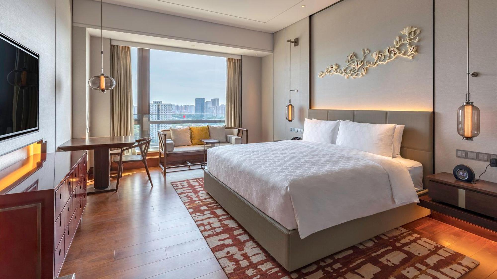 Standard King Room with City View