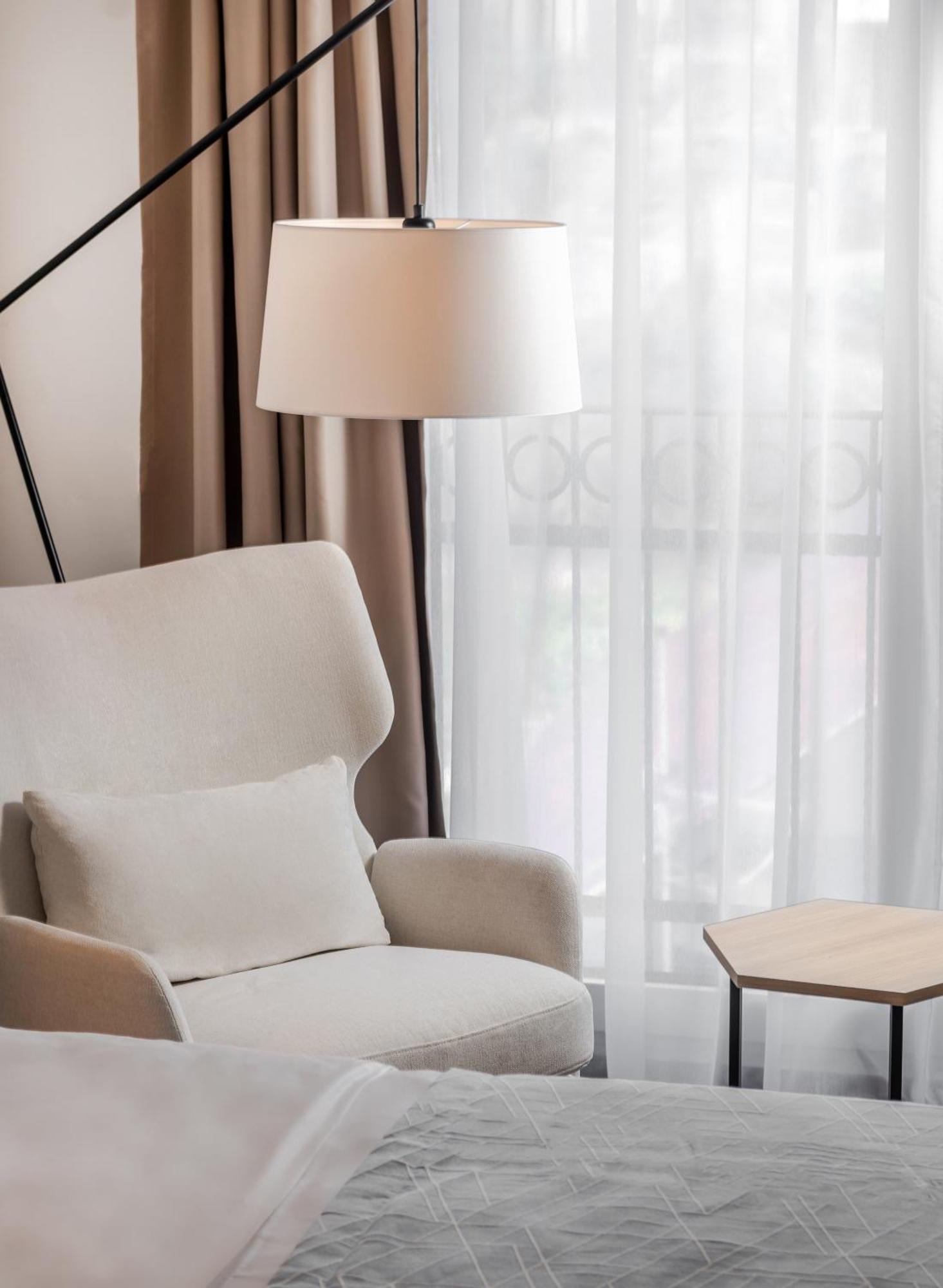 Chambre Supérieure avec Balcon - Vue sur Parc - Bâtiment Contemporain