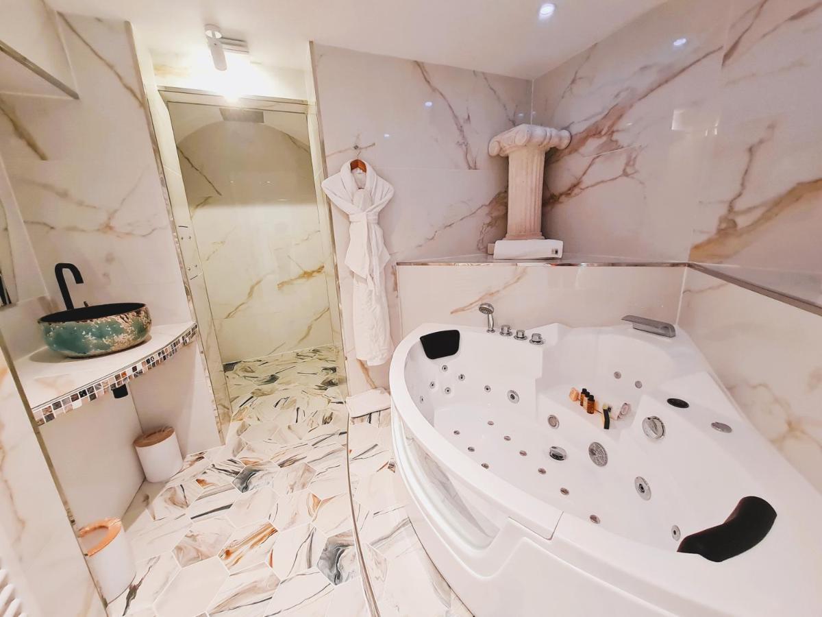 King Suite Spa Bath,1288301875:JPEG